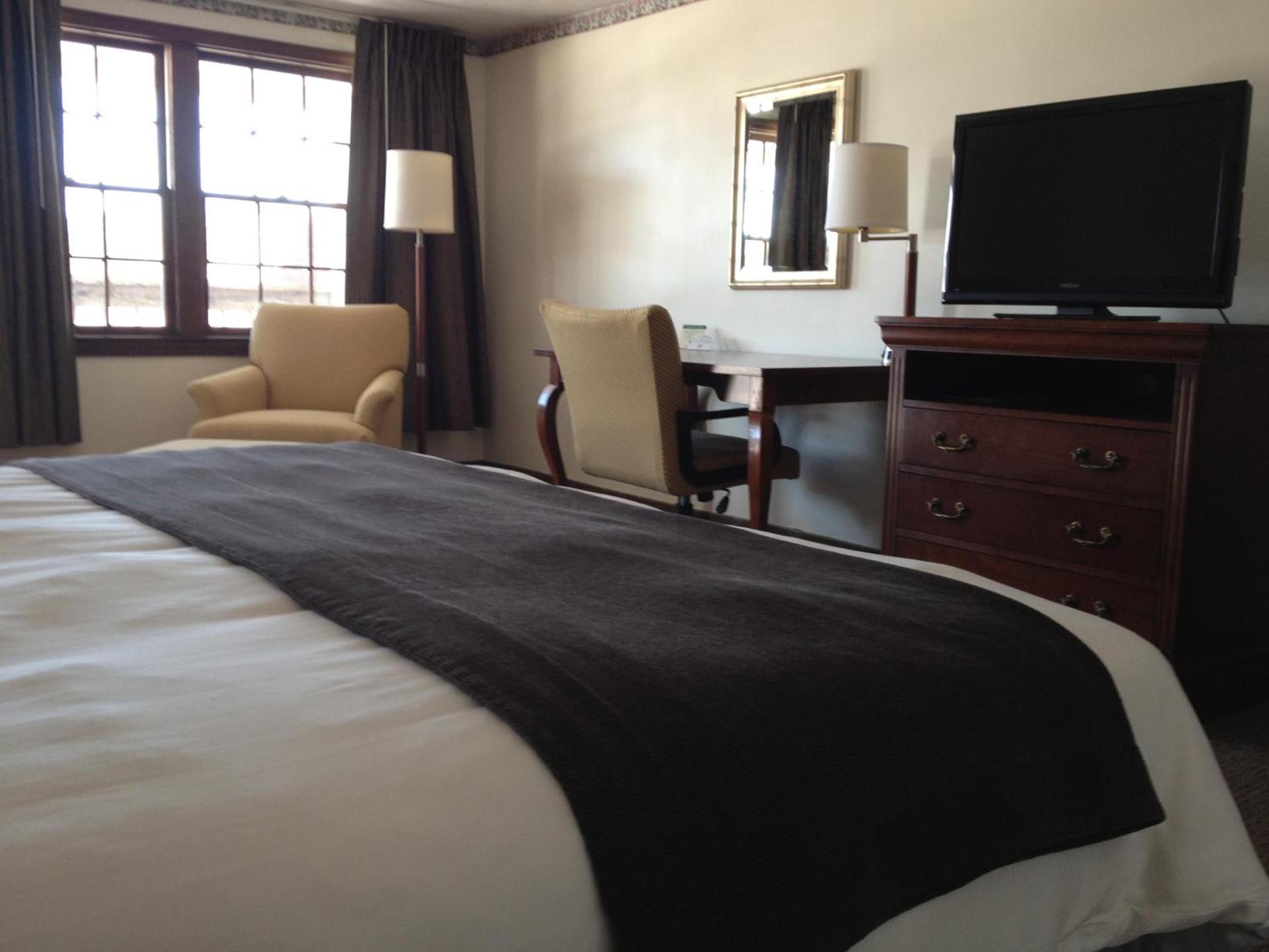 Holiday Hill Inn & Suites photo 24
