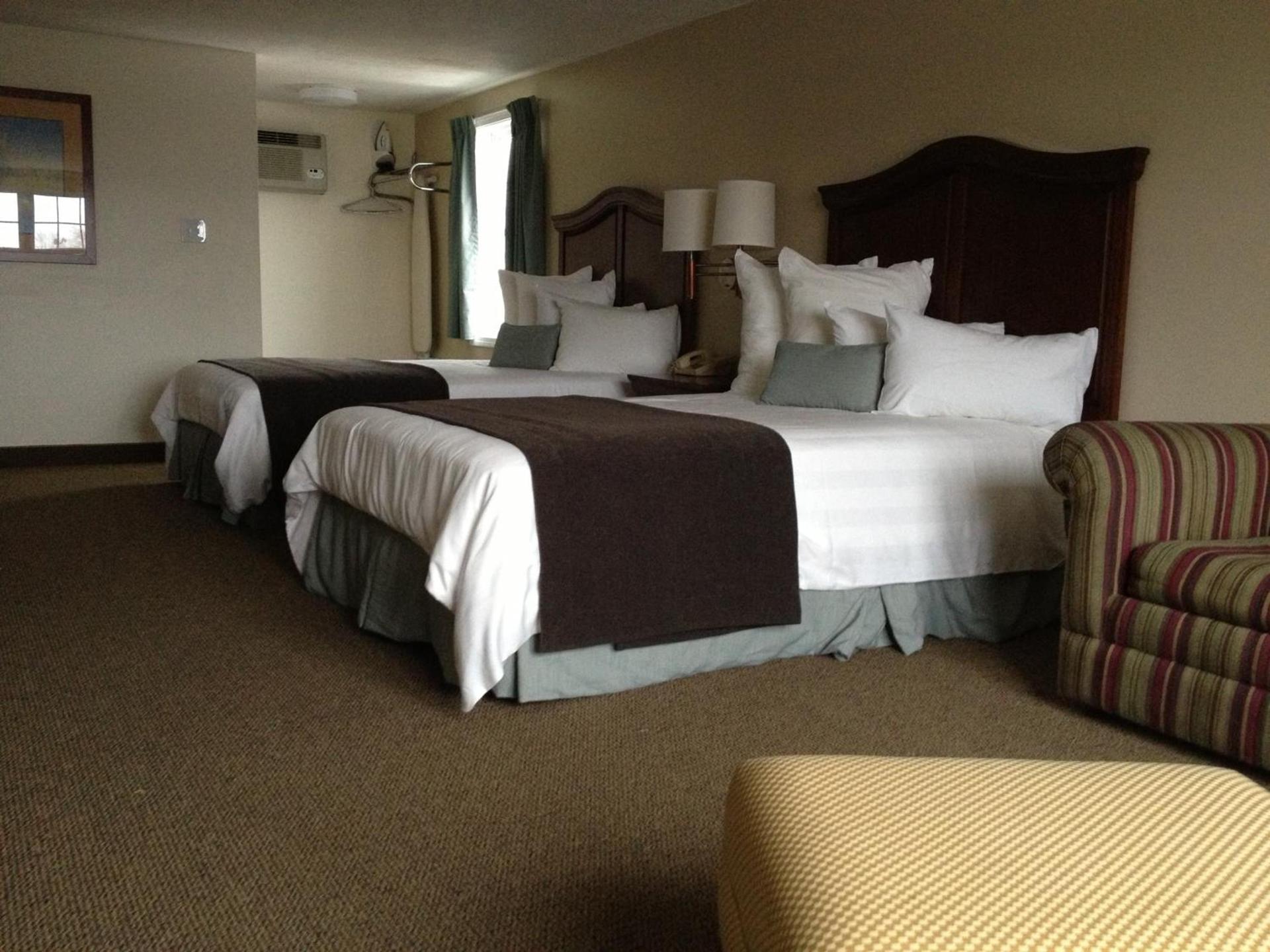 Holiday Hill Inn & Suites photo 30