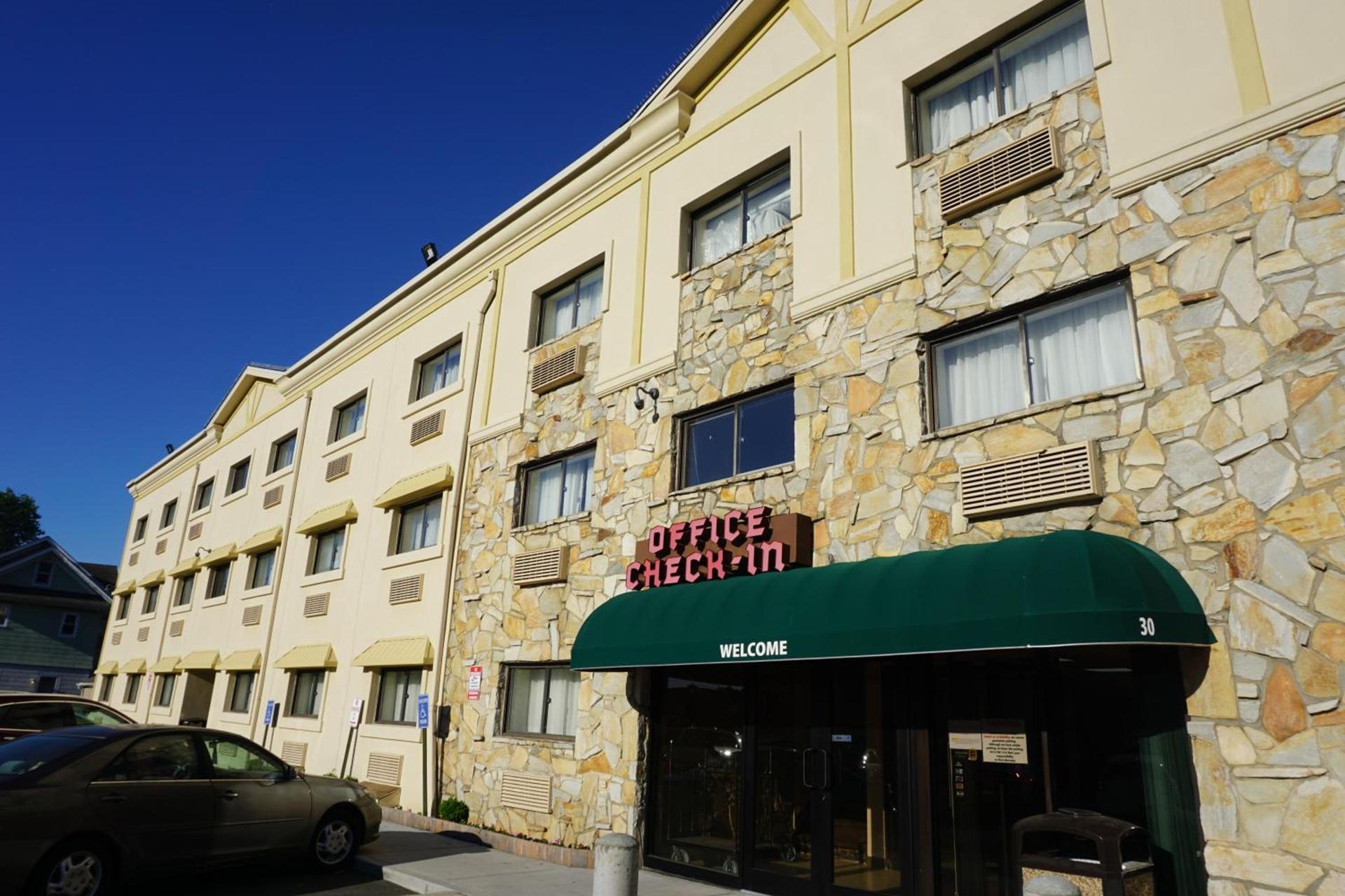 Floral Park Motor Lodge photo 1