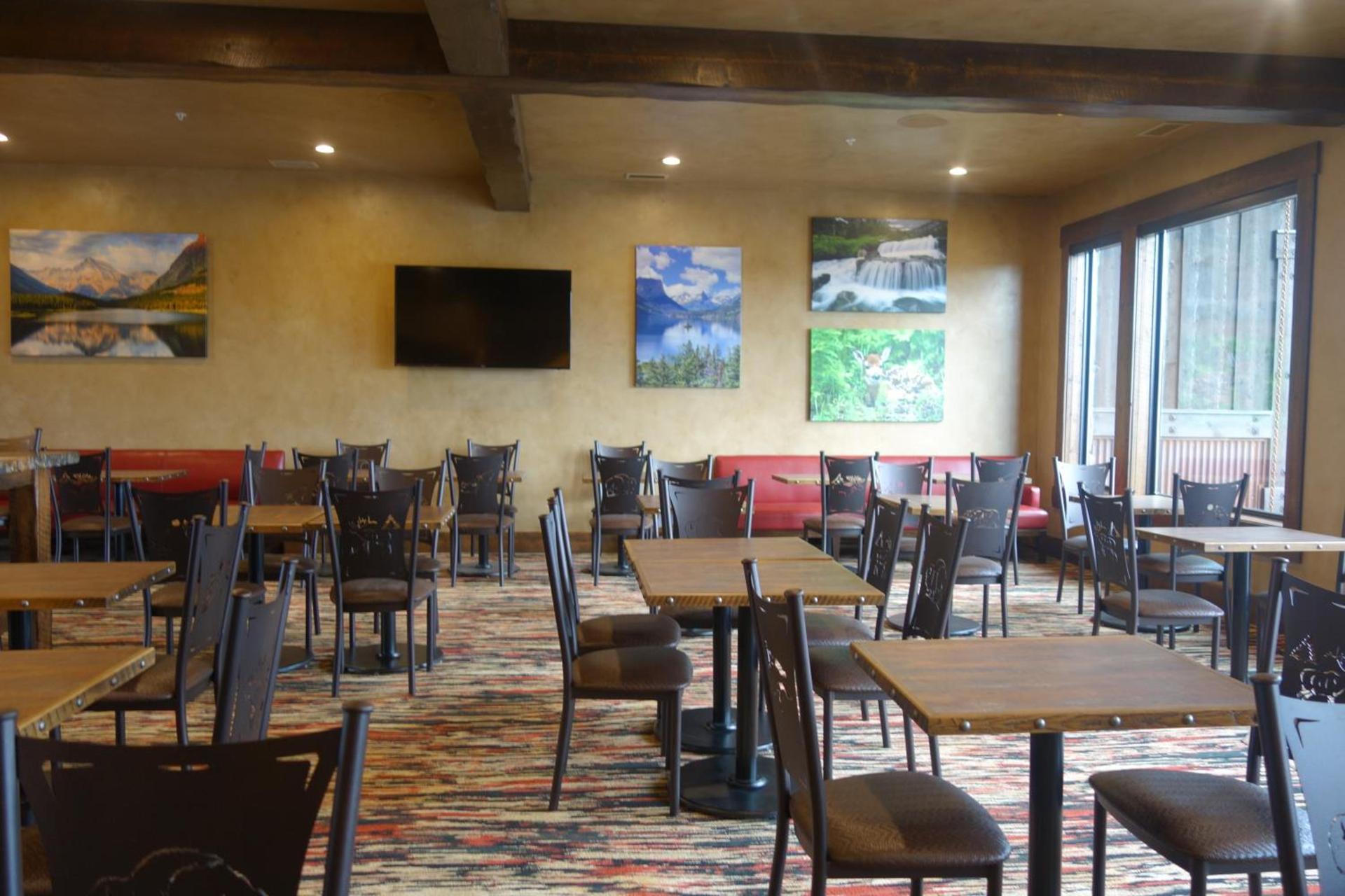 Glacier International Lodge photo 37