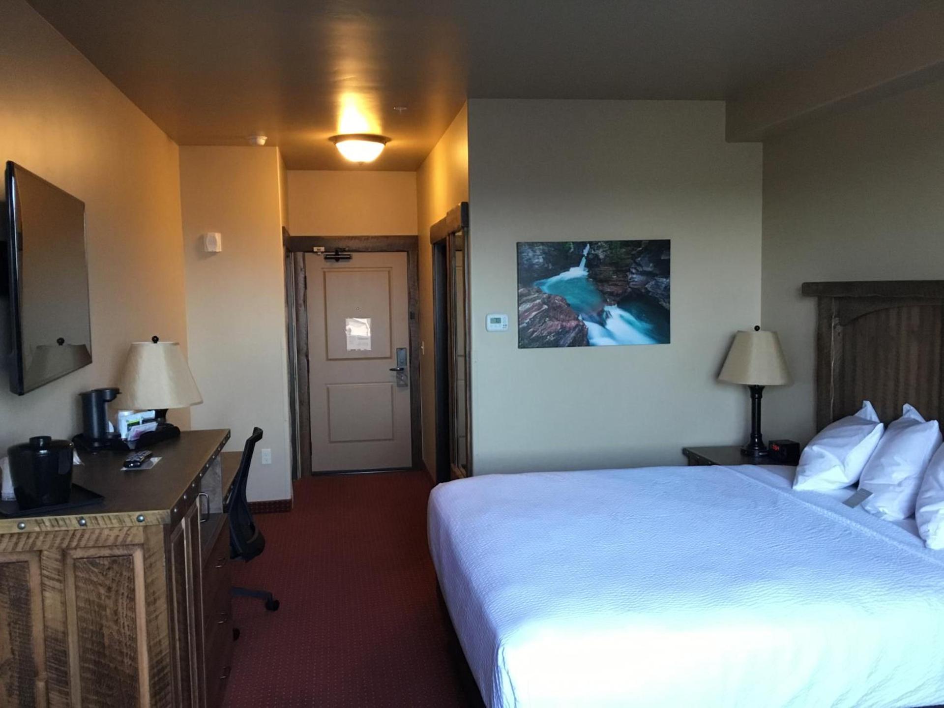 Glacier International Lodge photo 28