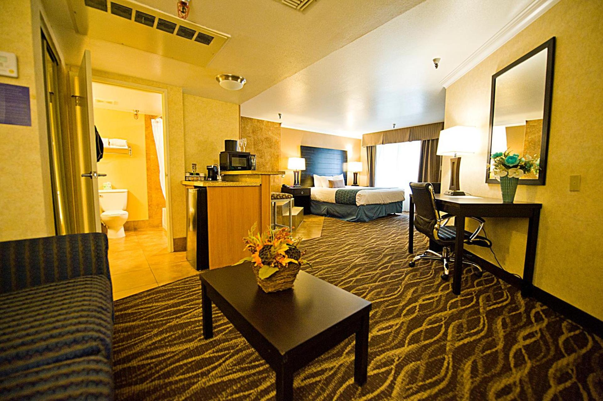 Hotel d'Lins Ontario Airport photo 13