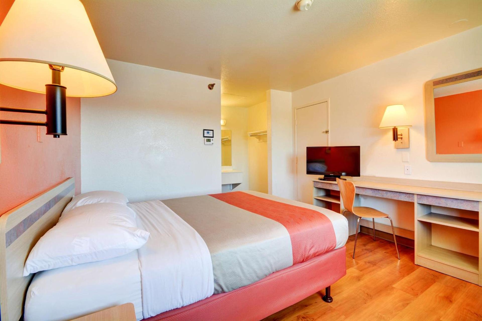 Motel 6-Windsor Locks, CT - Hartford photo 11