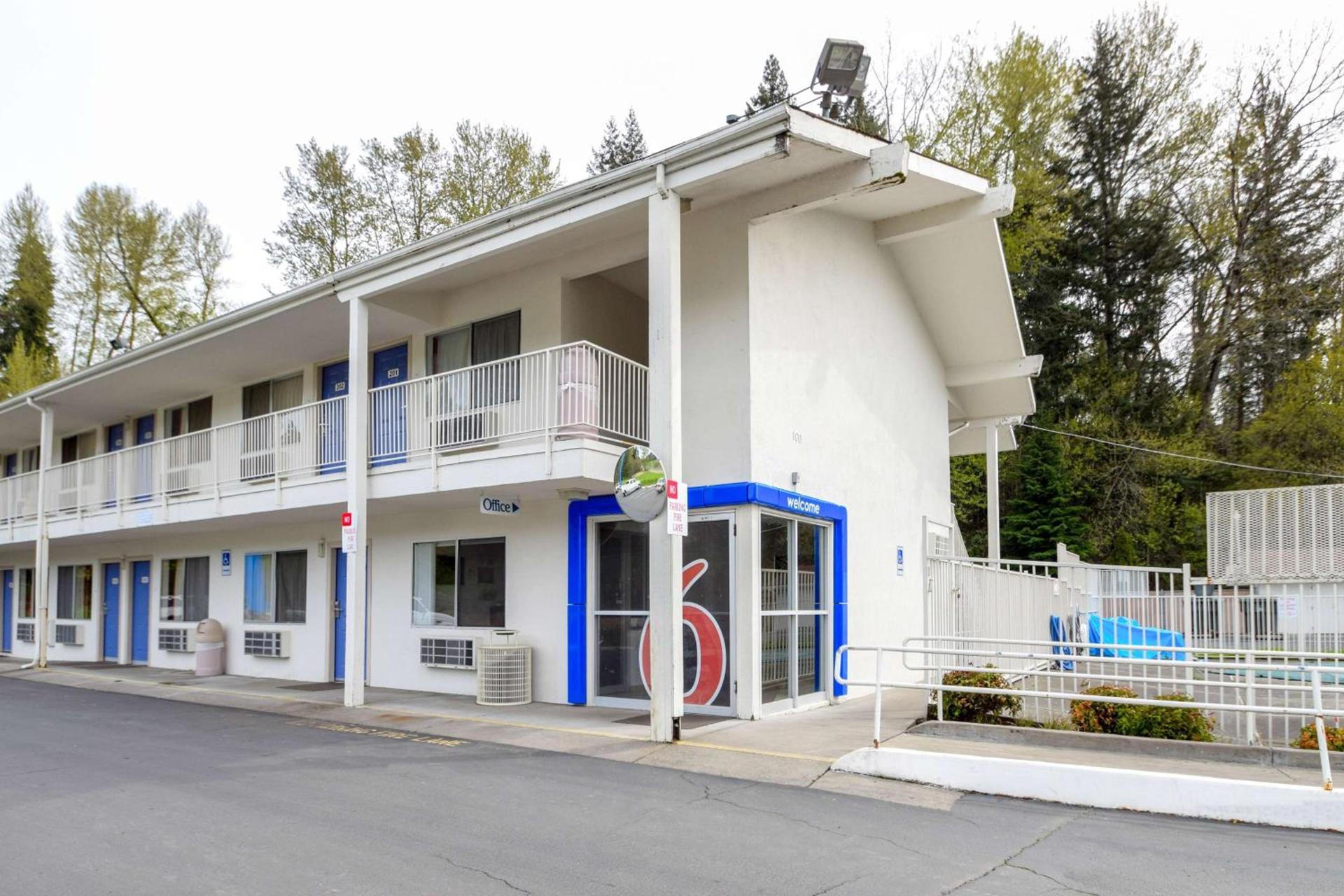 Motel 6-Kelso, WA - Mt. St. Helens — hotel in Kelso