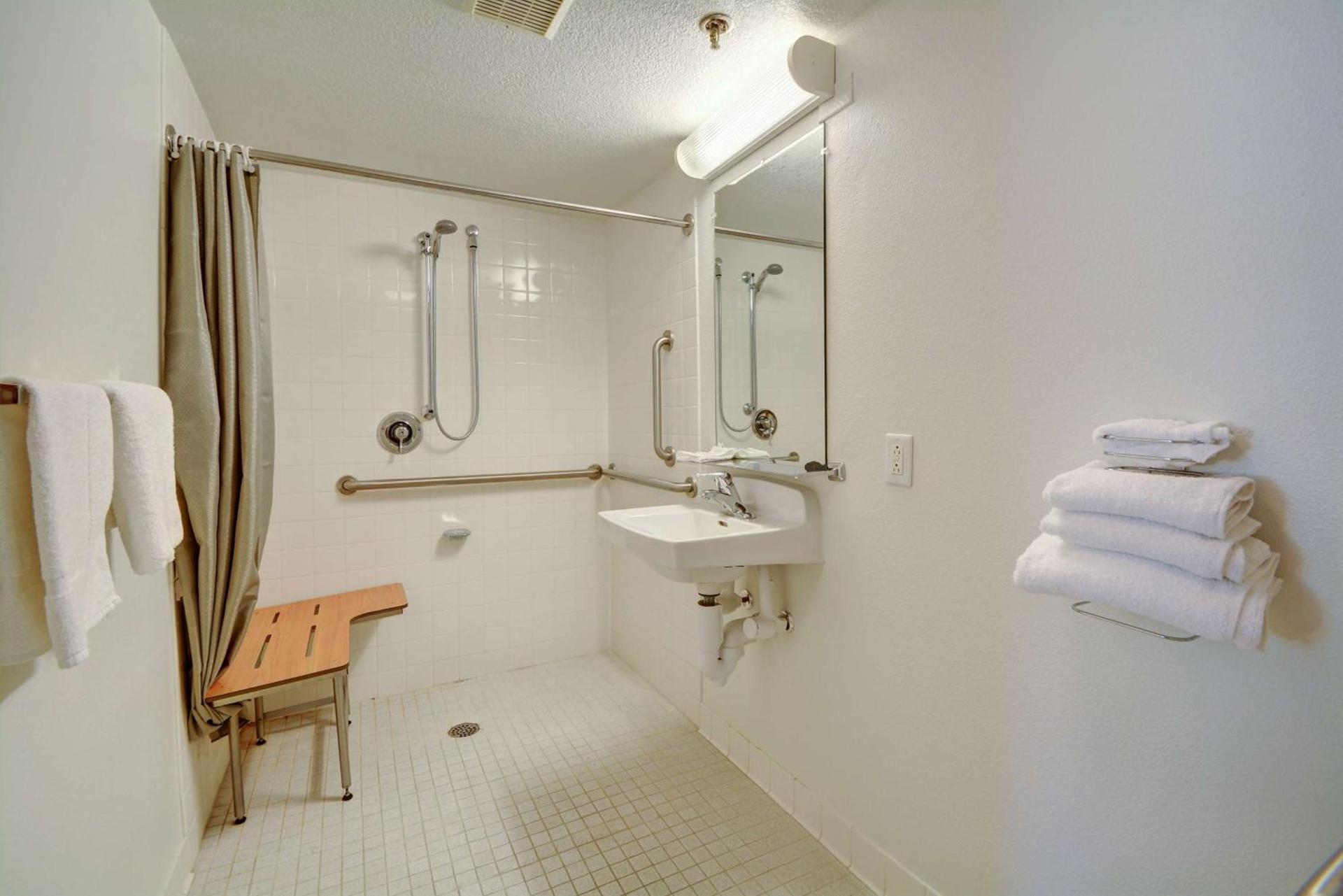 Motel 6-Windsor Locks, CT - Hartford photo 23