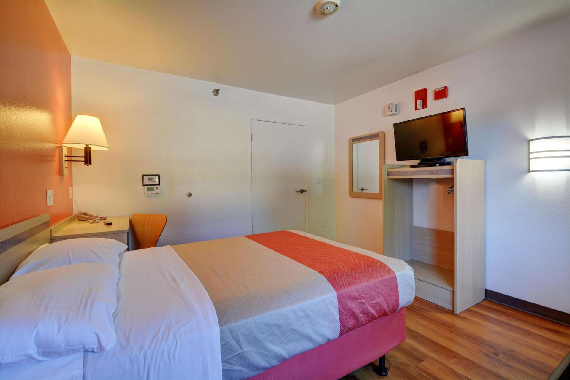 Motel 6-Windsor Locks, CT - Hartford photo 9