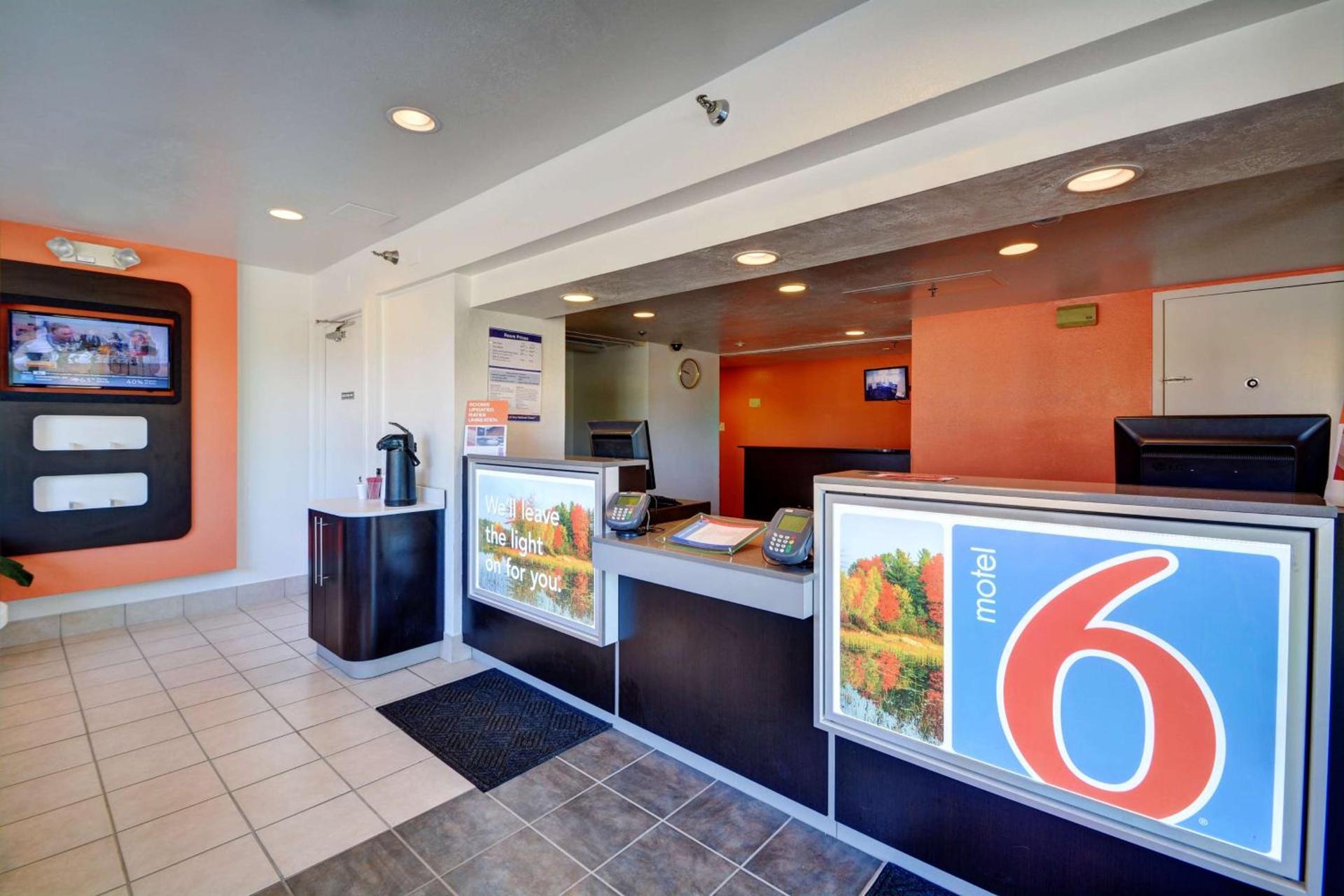 Motel 6-Windsor Locks, CT - Hartford photo 25