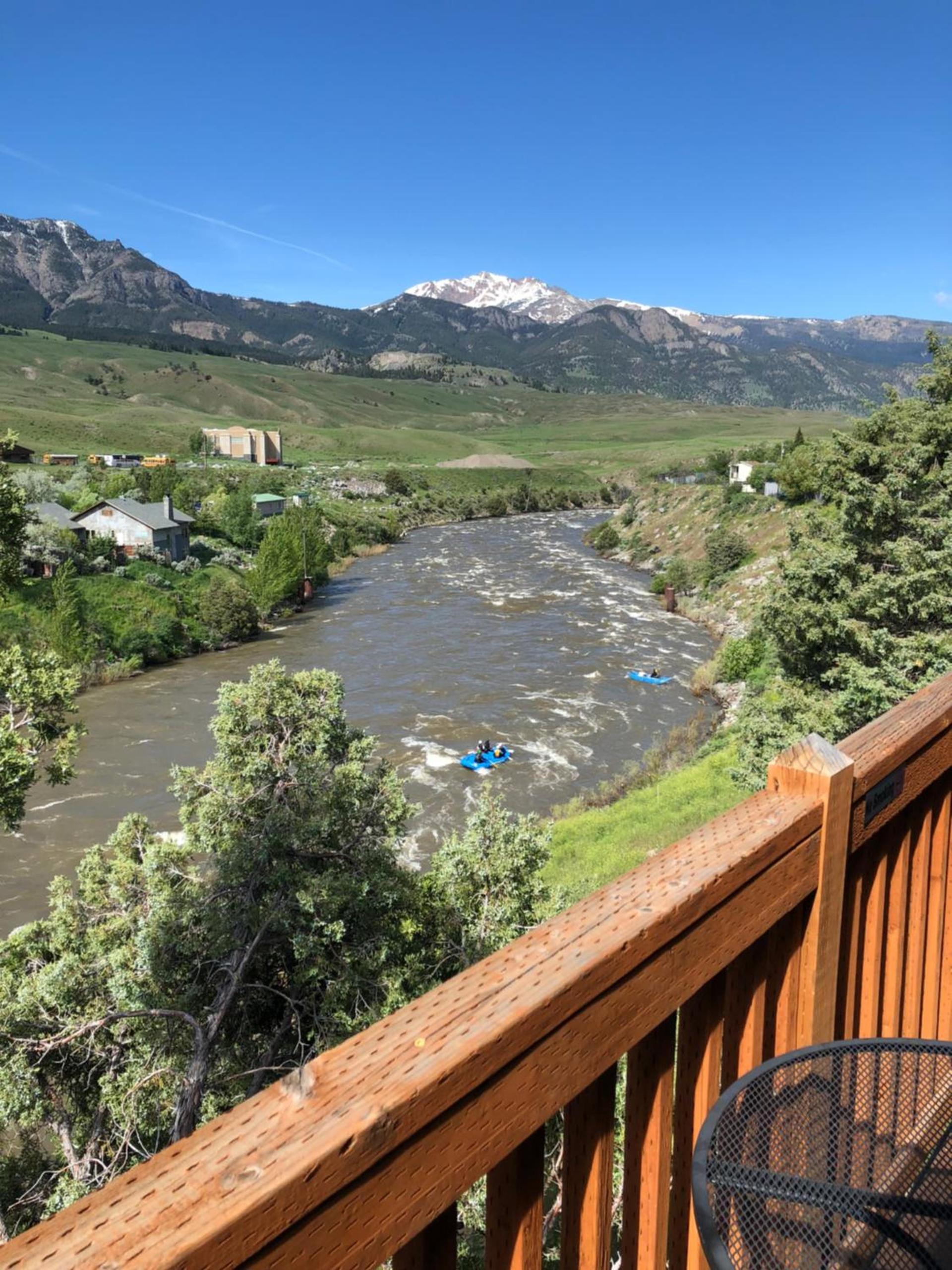 Yellowstone Riverside Cottages photo 2