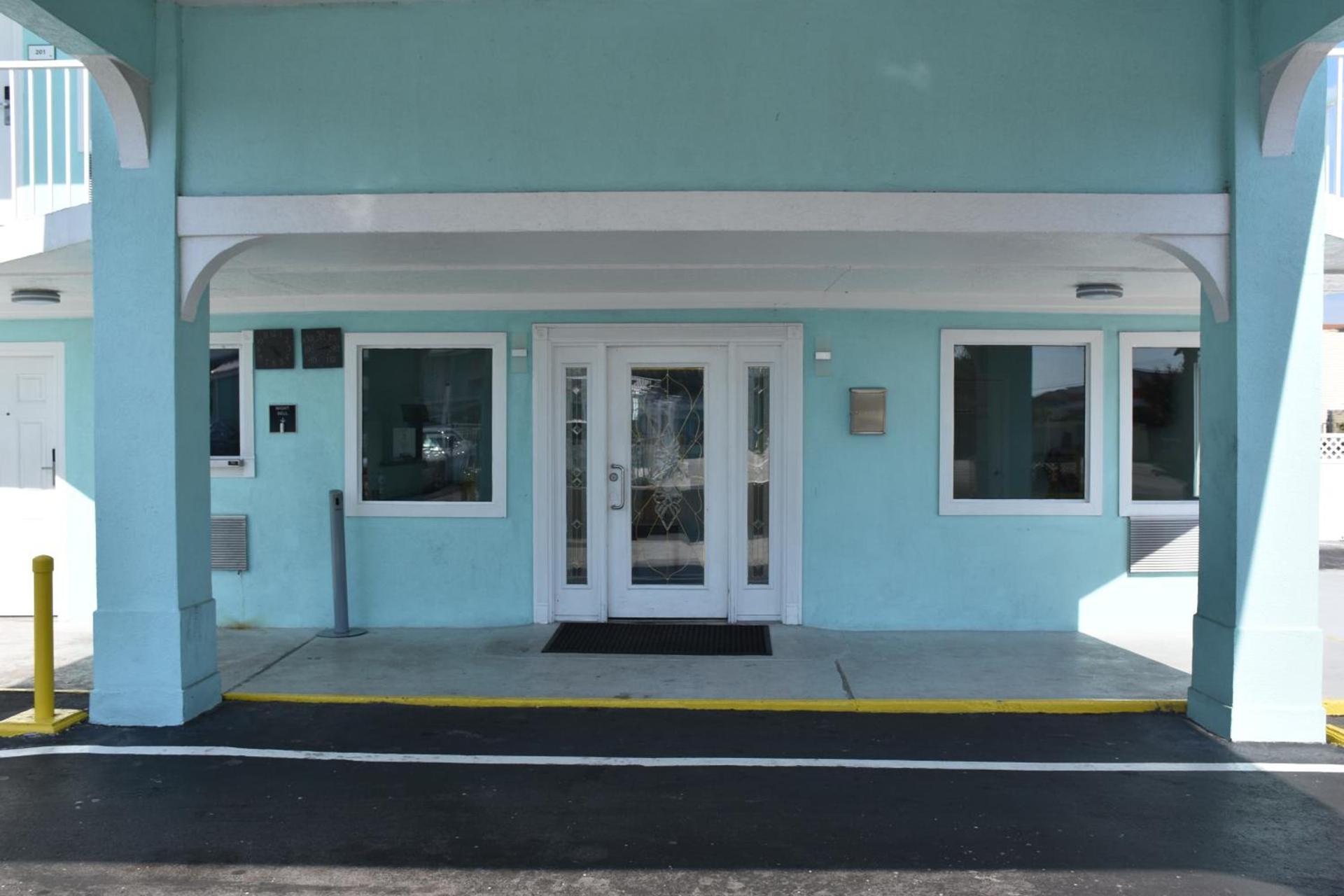 Destin Inn & Suites photo 17