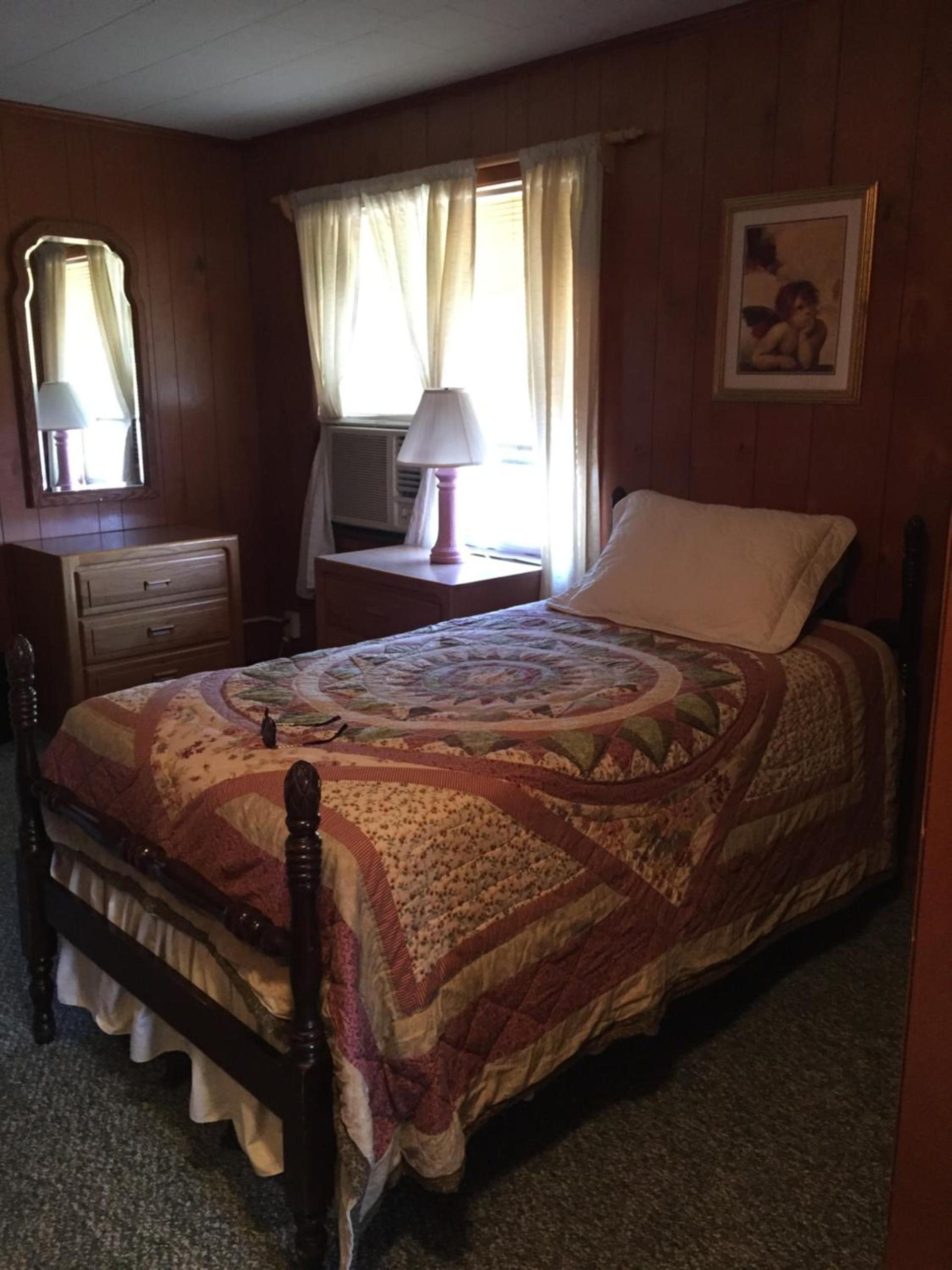 Phillips Historic Motel & Cottages photo 59