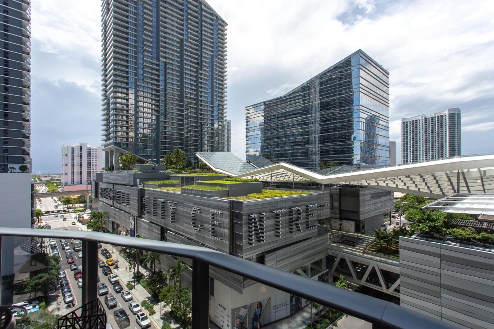 SLS LUX Brickell photo 37