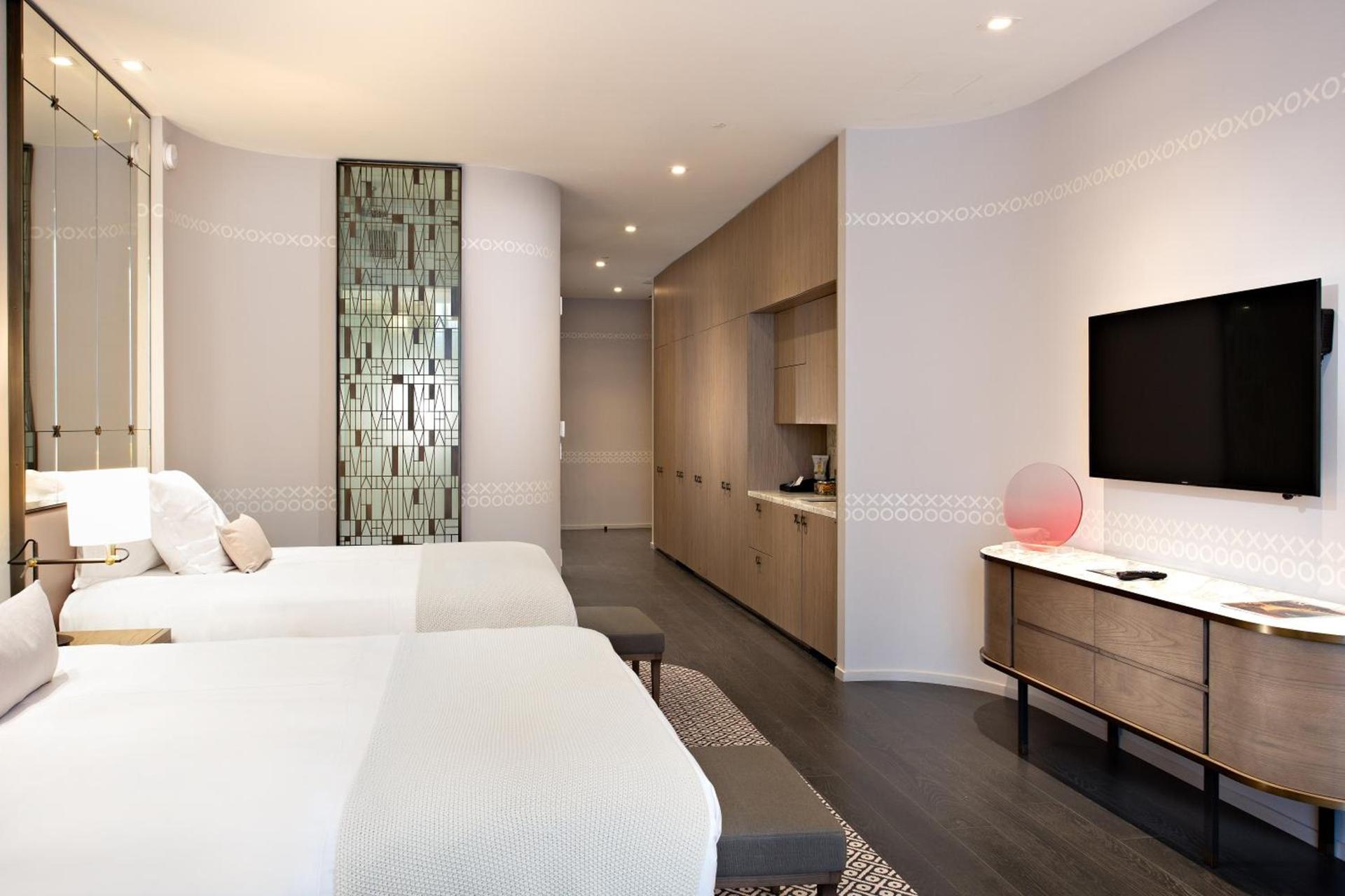 SLS LUX Brickell photo 35