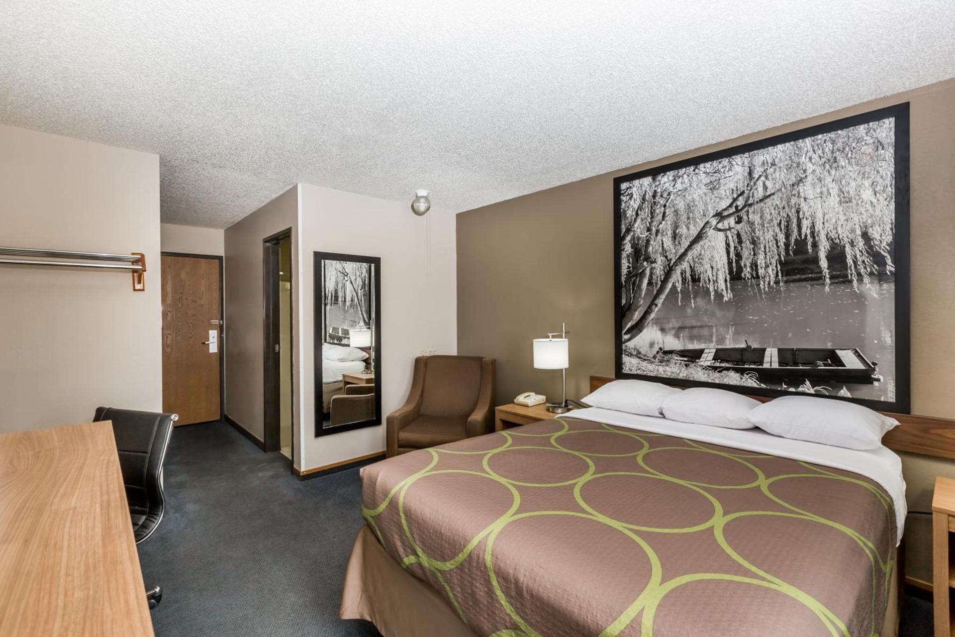 Super 8 by Wyndham Hays KS photo 20