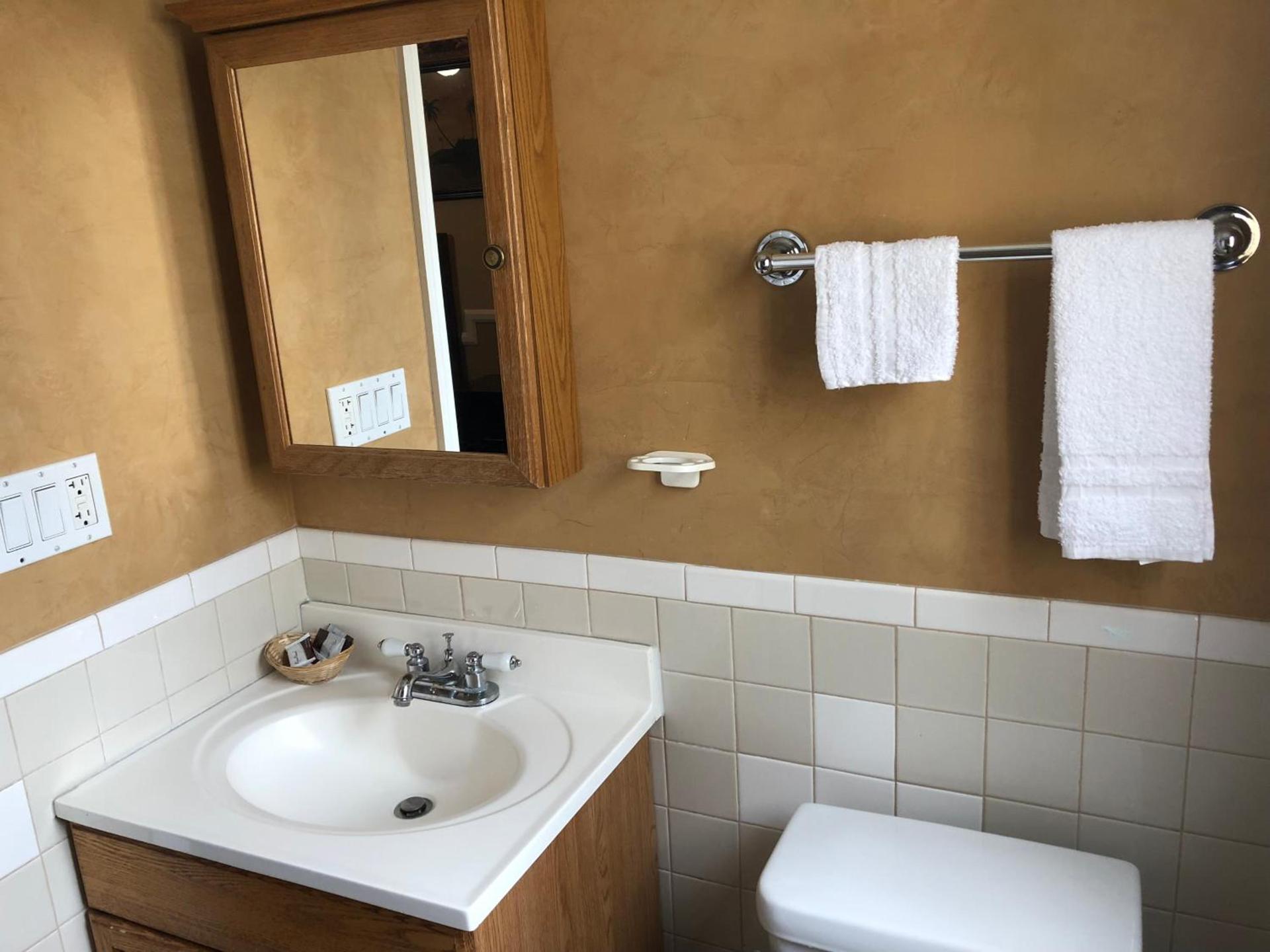 Whittier Travel Inn photo 36