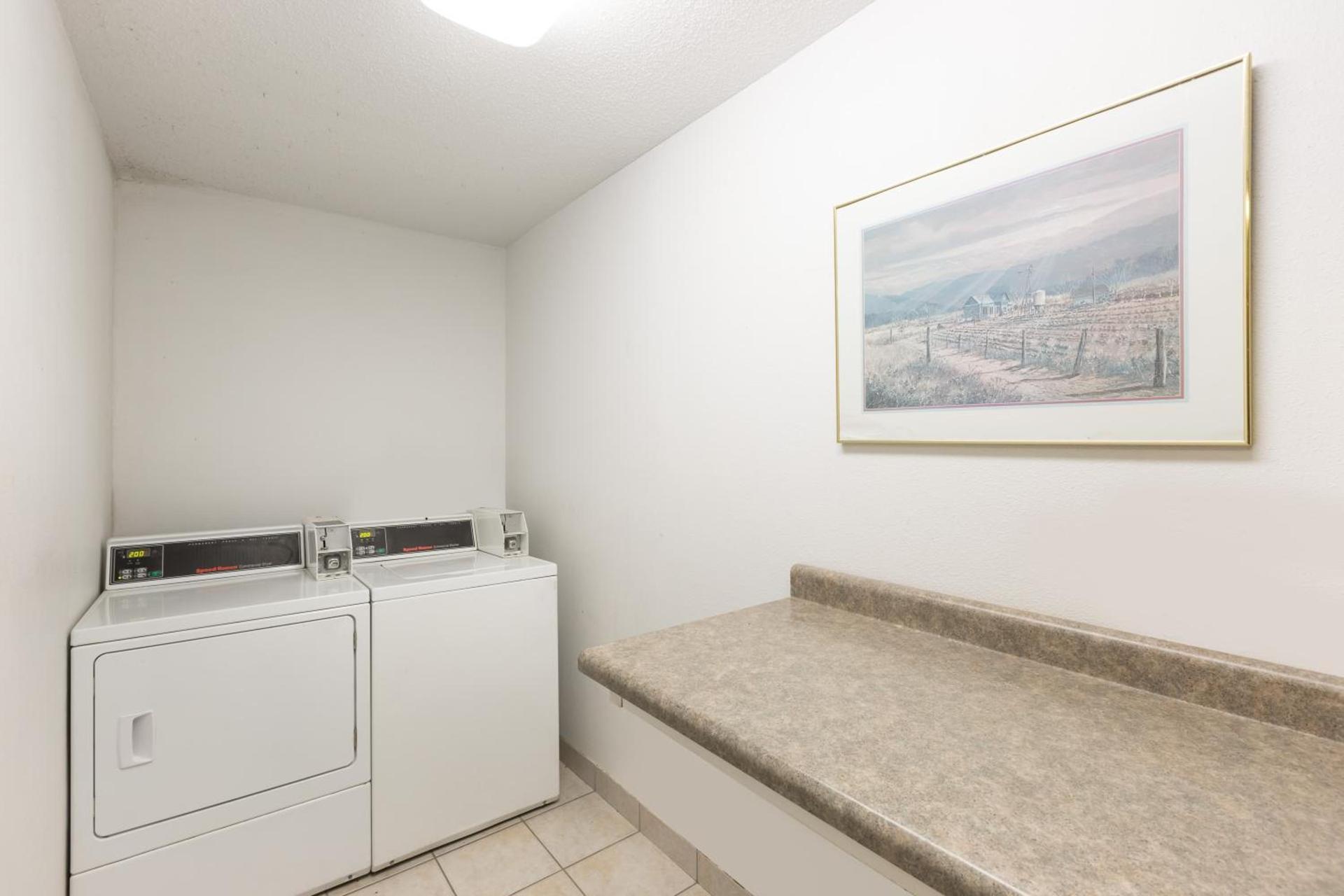 Days Inn by Wyndham Atlantic photo 2