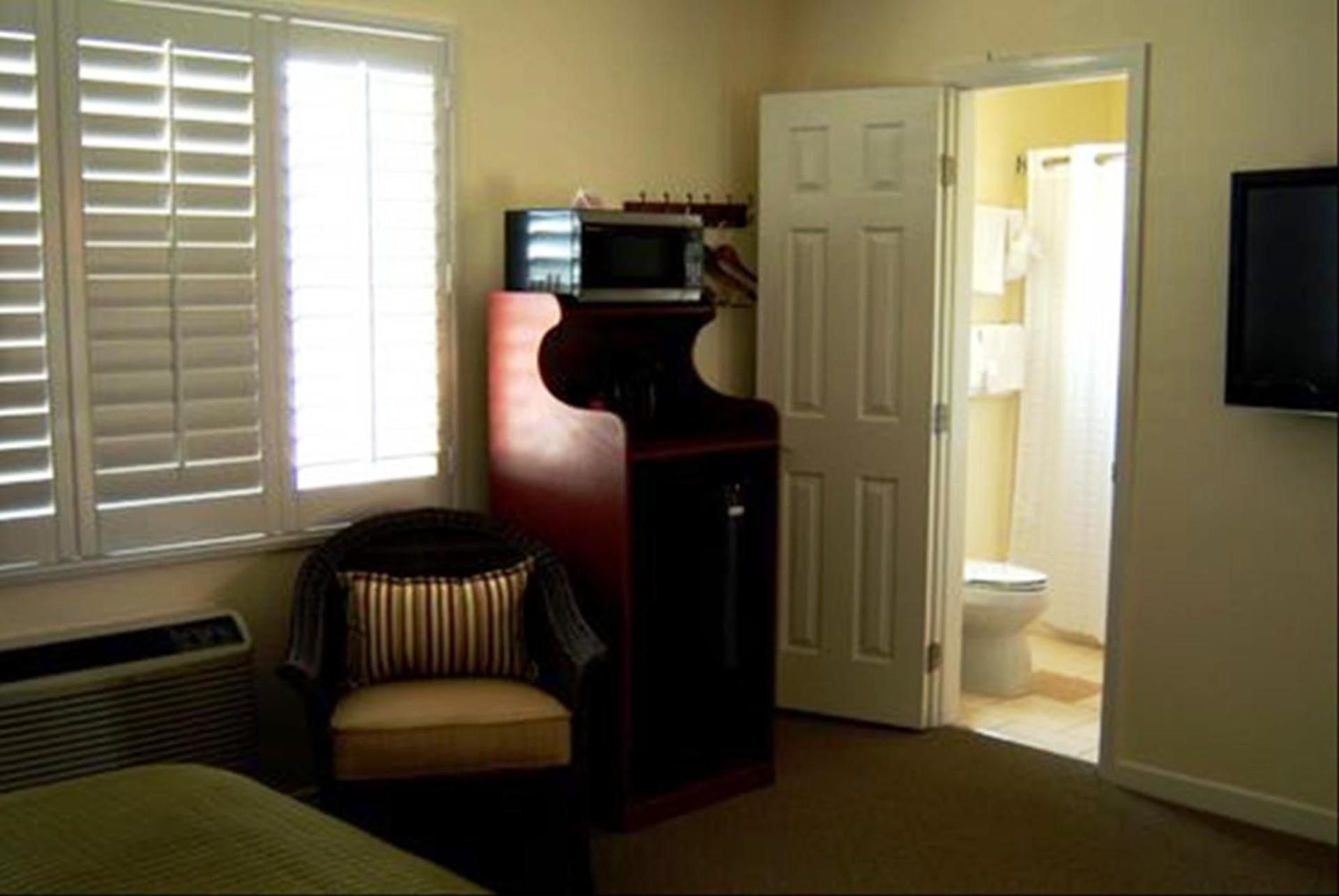 Bella Capri Inn and Suites photo 14