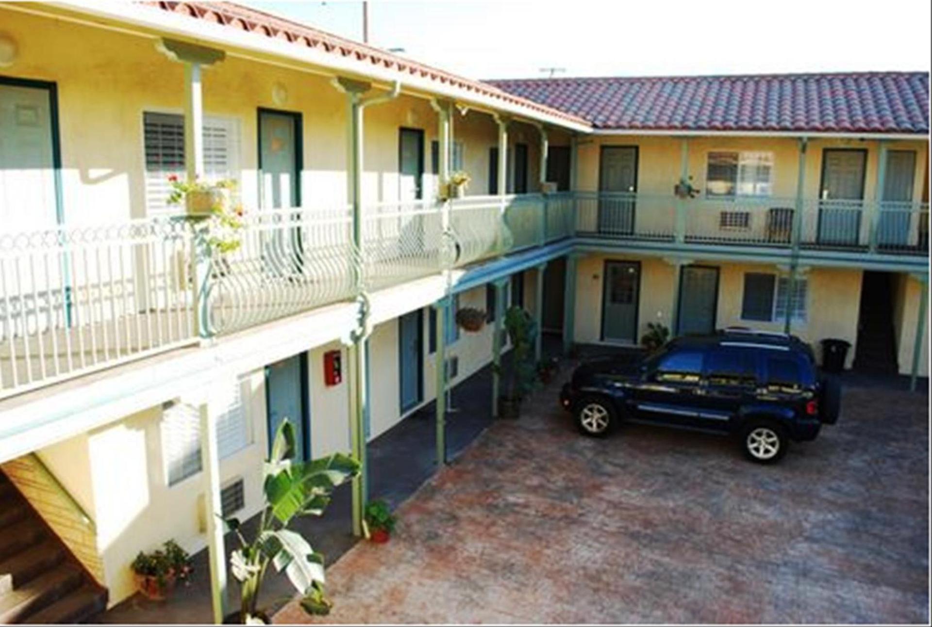 Bella Capri Inn and Suites photo 35