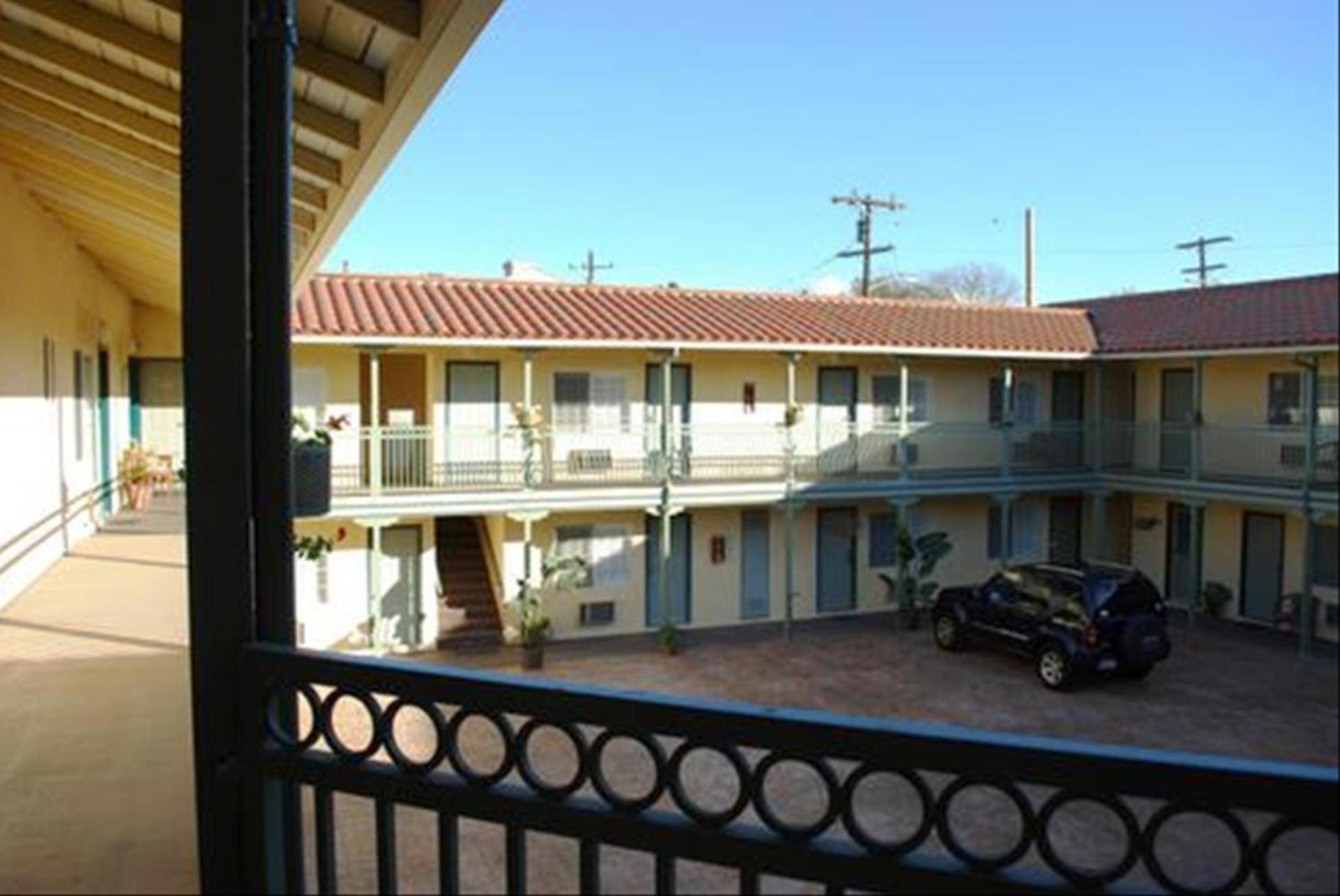Bella Capri Inn and Suites photo 36