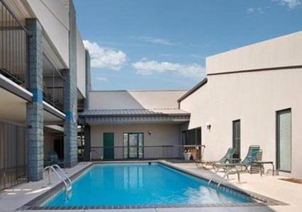 Executive Inn and Suites photo 2