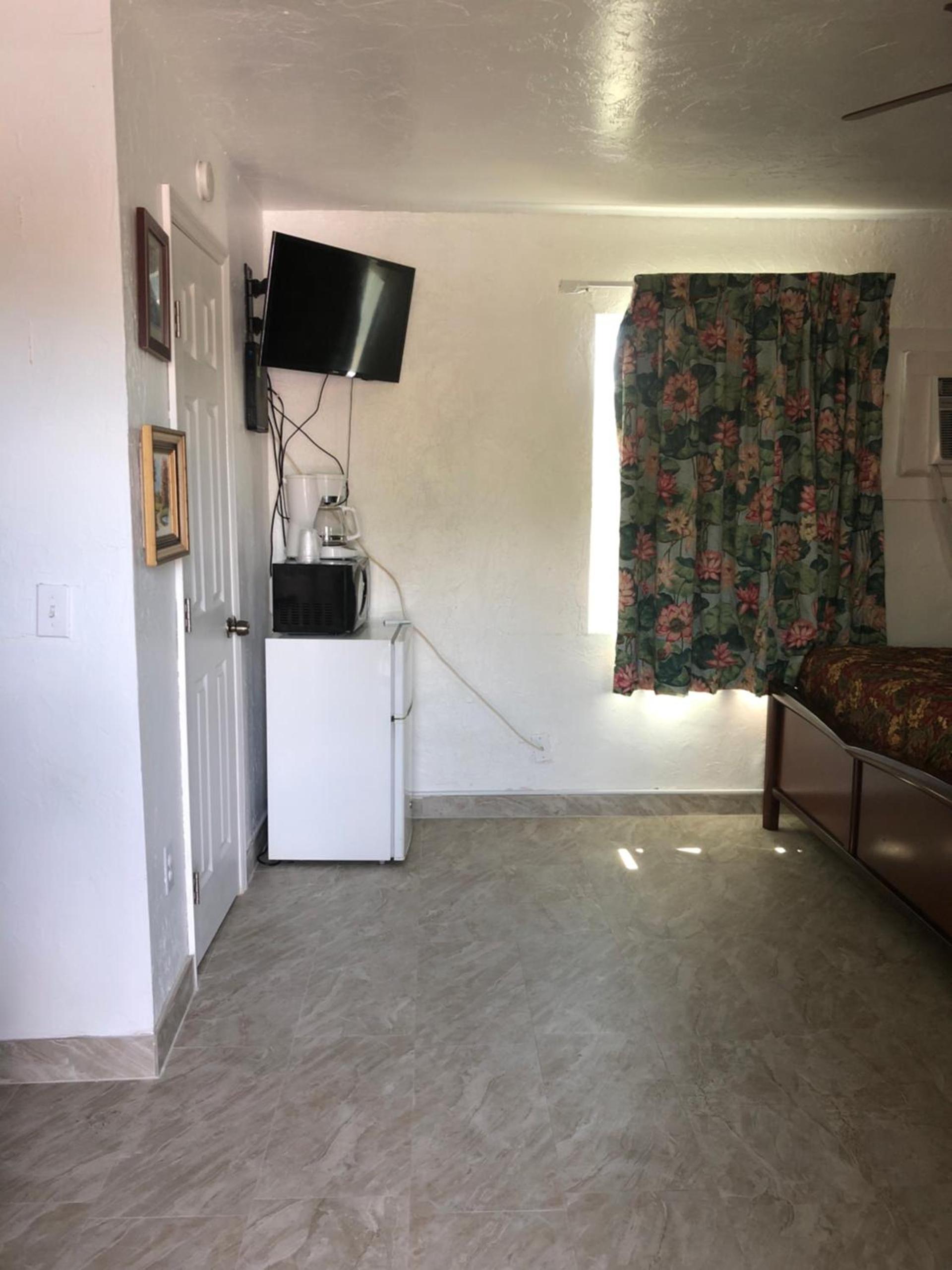 Glades Motel - Naples photo 38