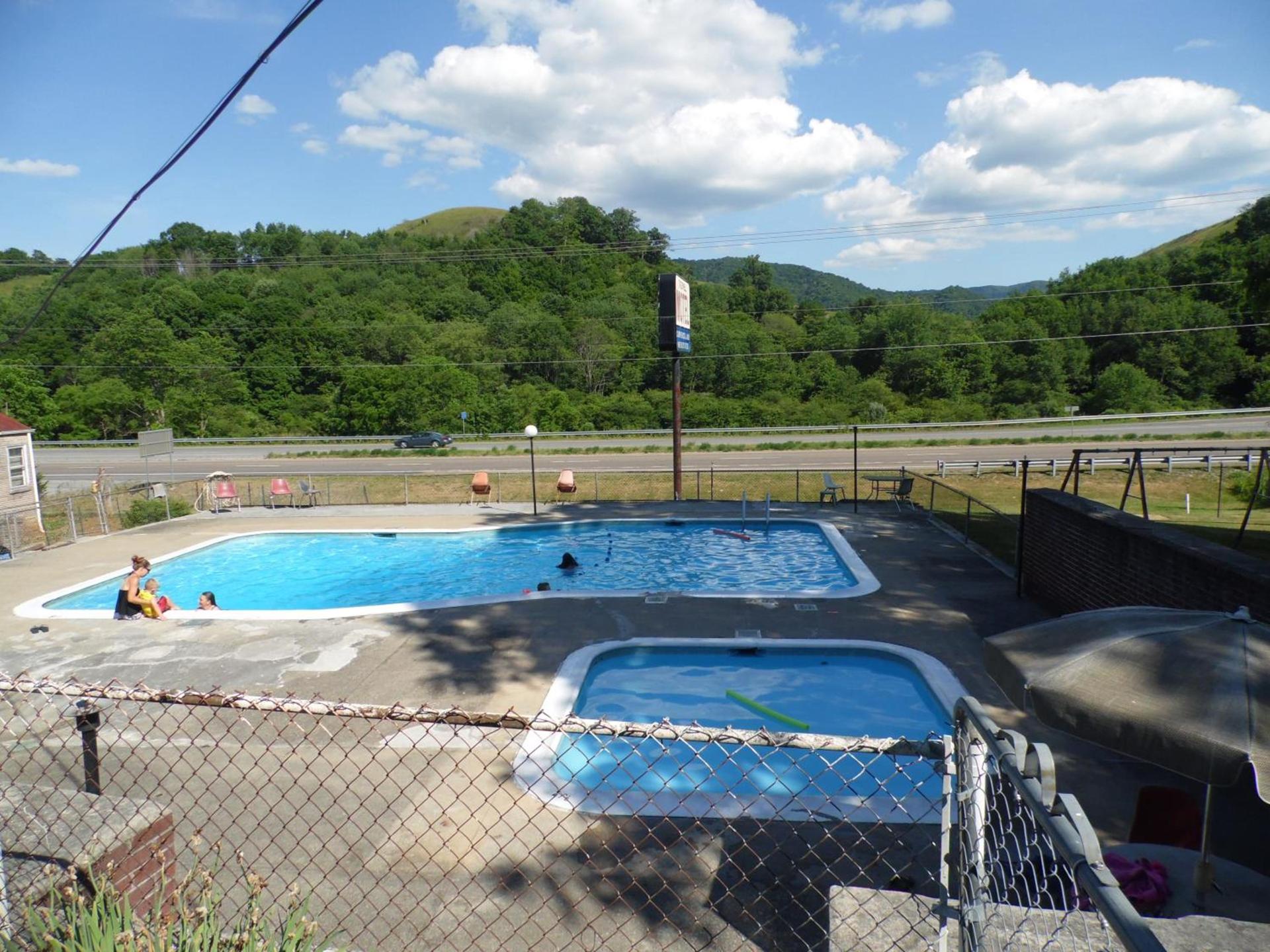 Tazewell Motel photo 4