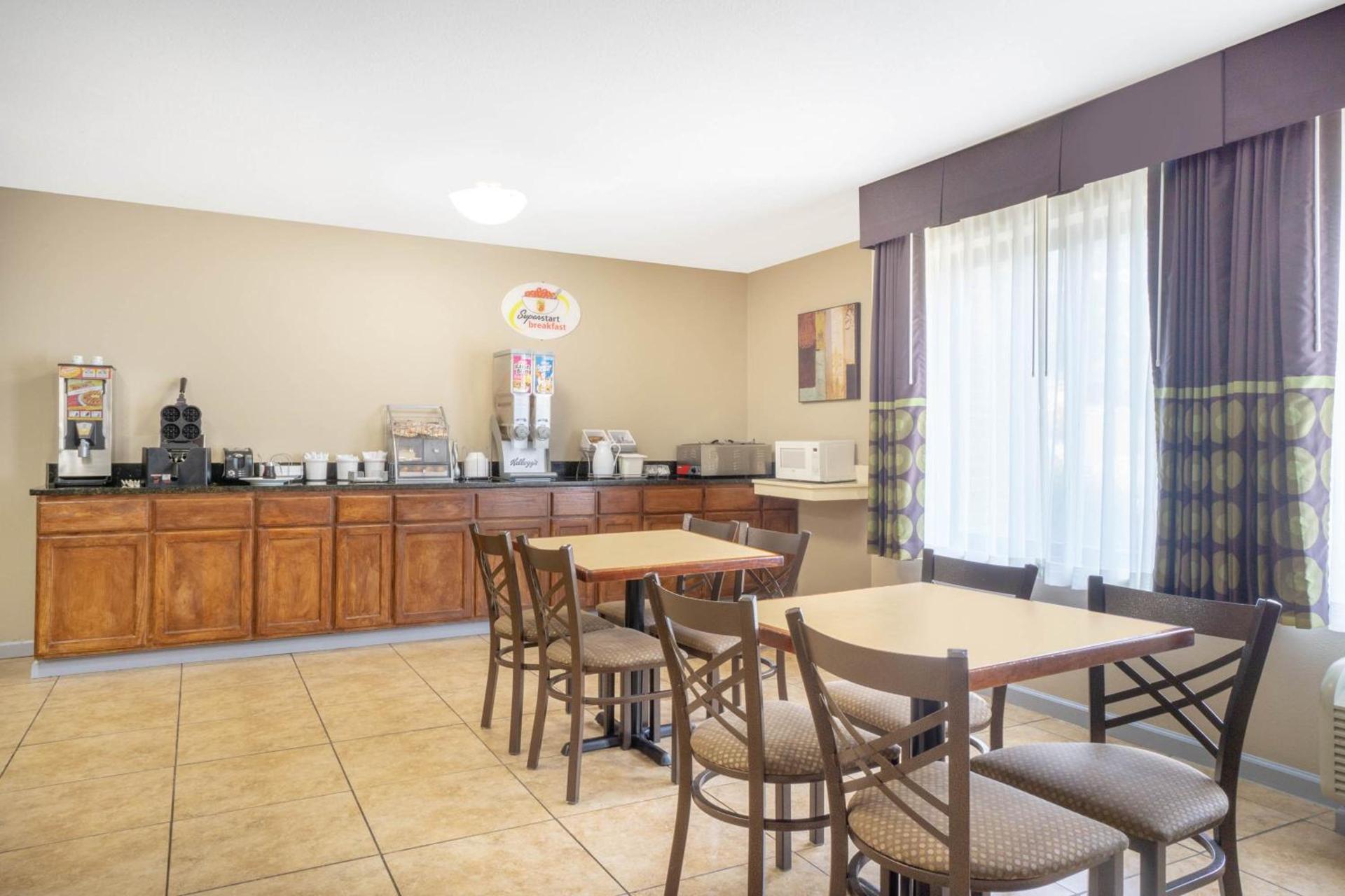 Super 8 by Wyndham Harrison OH photo 28