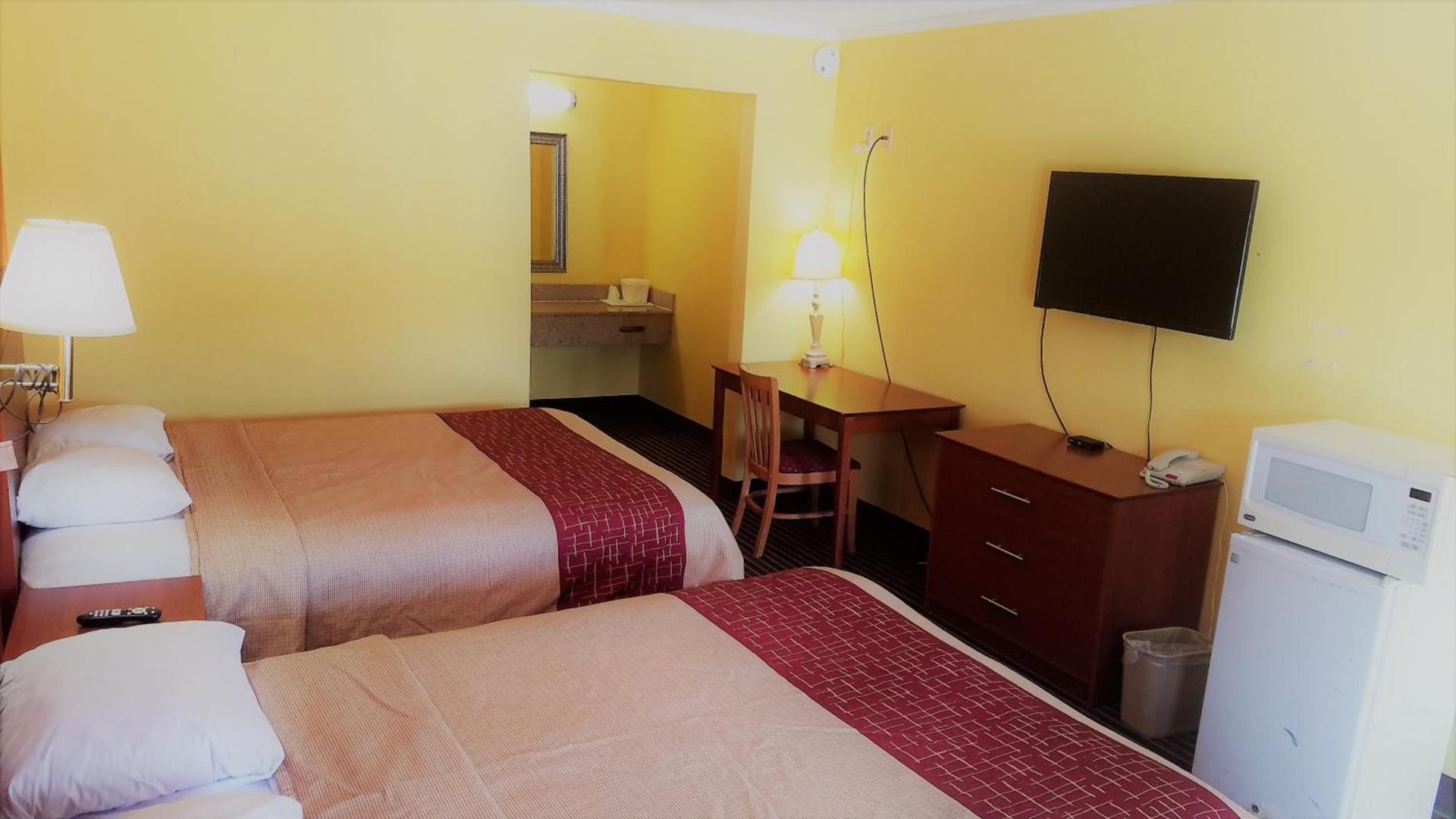 Roadway Inn Troy photo 12