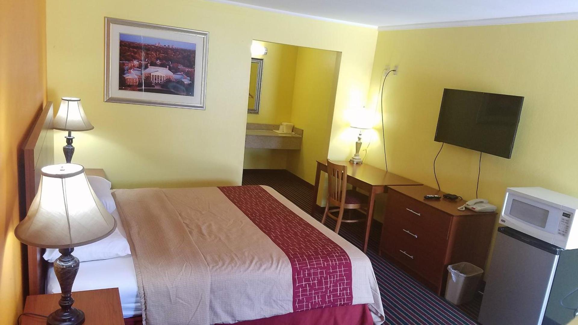 Roadway Inn Troy photo 10