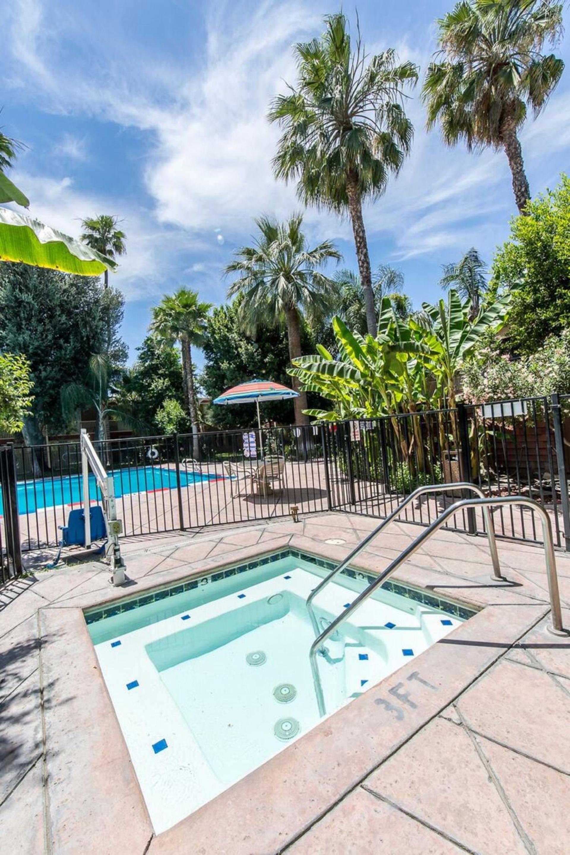 Clarion Hotel Bakersfield North photo 16