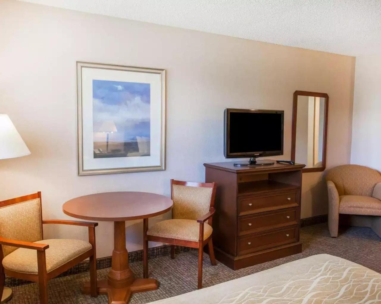 Quality Inn Kirkland photo 21
