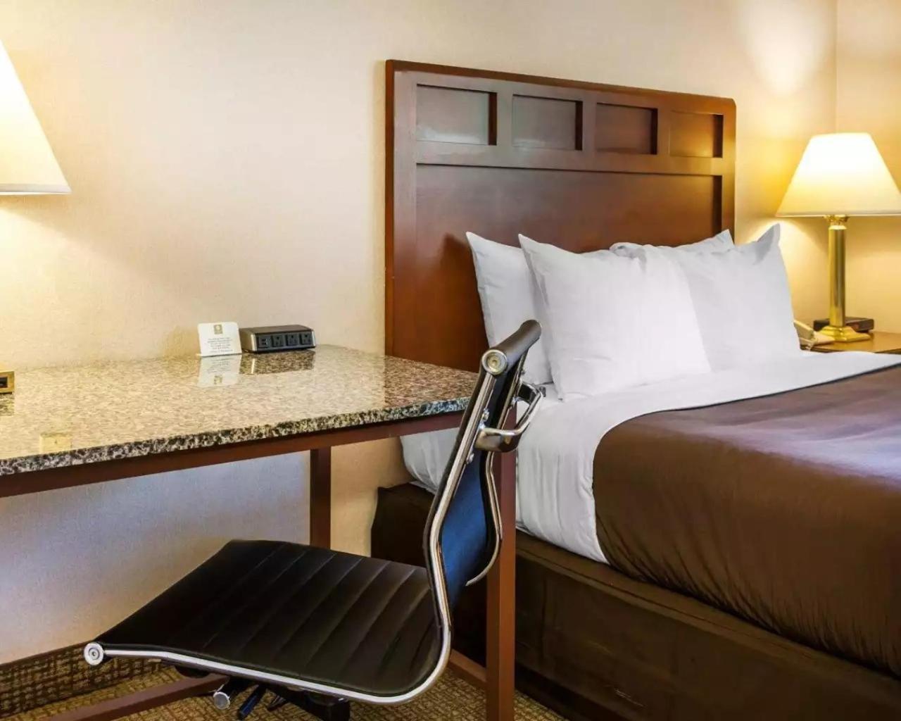 Quality Inn Kirkland photo 20