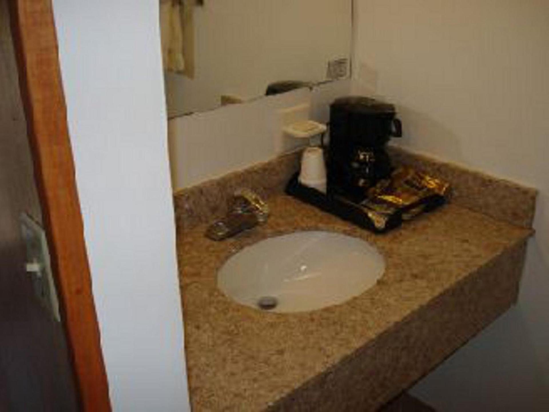 Harbor Base Inn photo 9