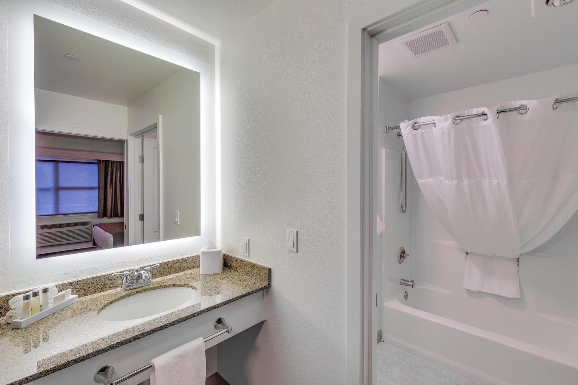 Marshall Suites Bainbridge Island, SureStay Collection by BW photo 36