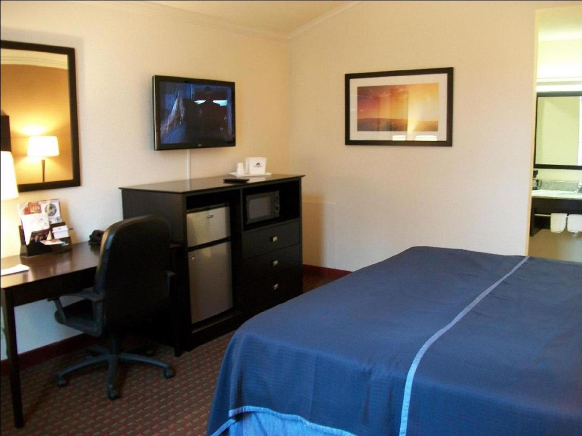Americas Best Value Inn Romulus/Detroit Airport photo 11