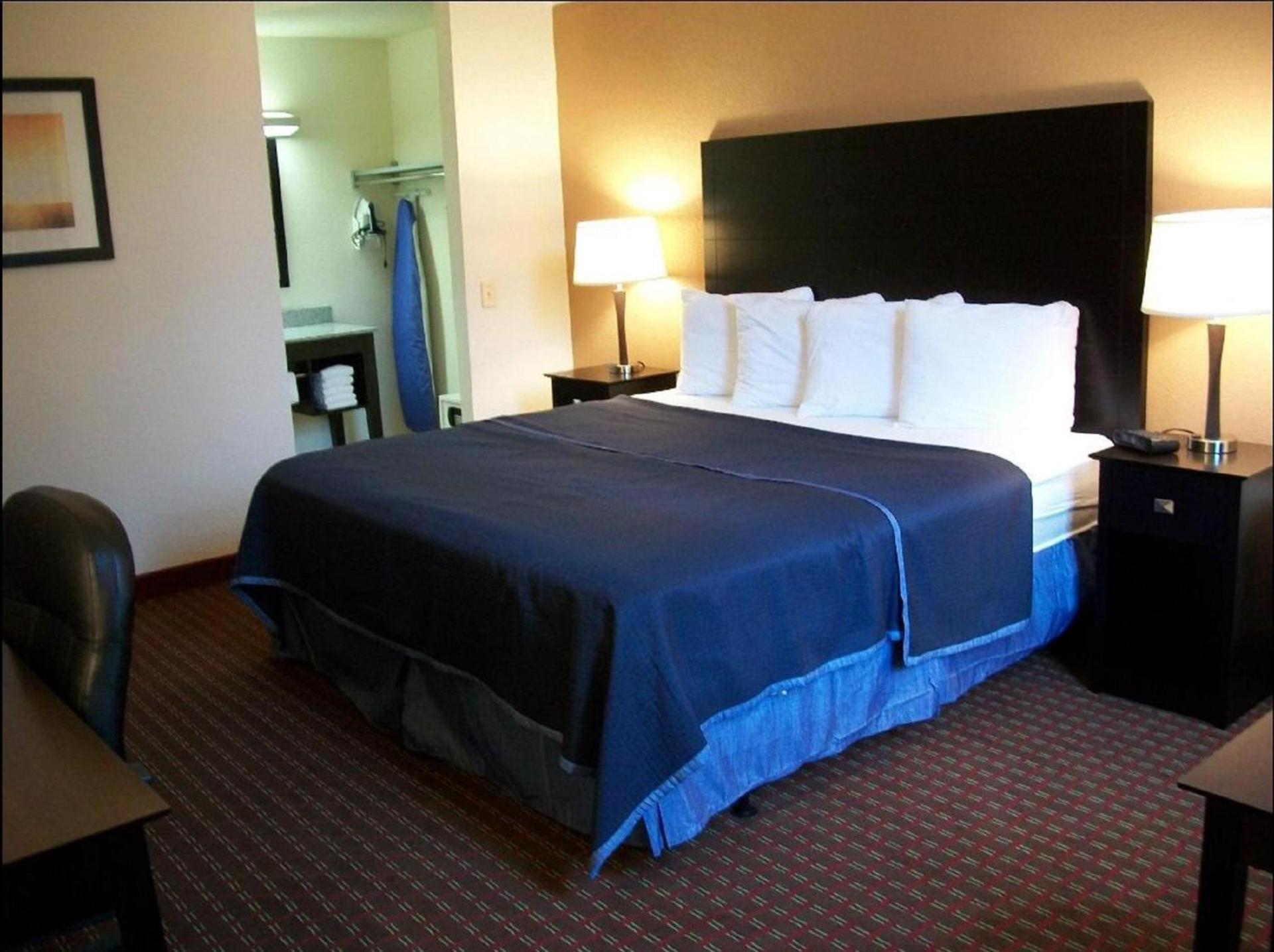 Americas Best Value Inn Romulus/Detroit Airport photo 14