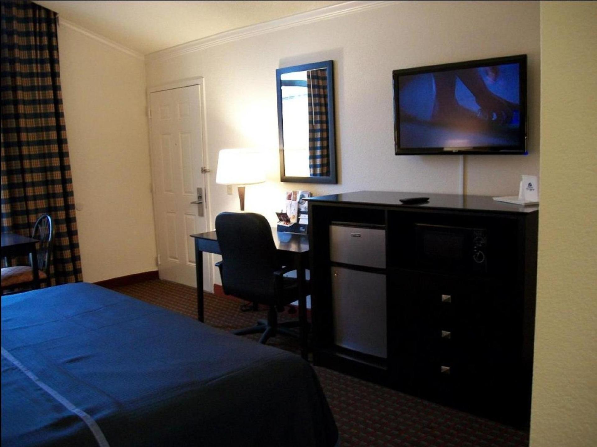 Americas Best Value Inn Romulus/Detroit Airport photo 15