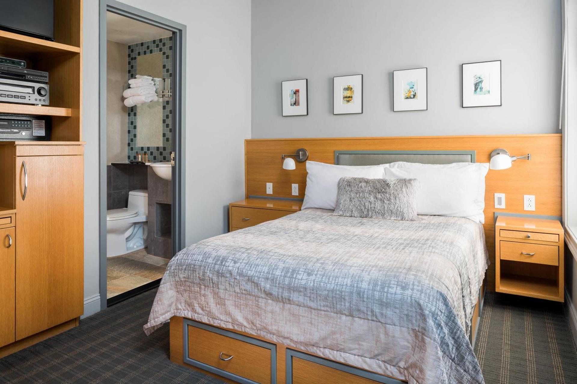 Charlesmark Hotel photo 2
