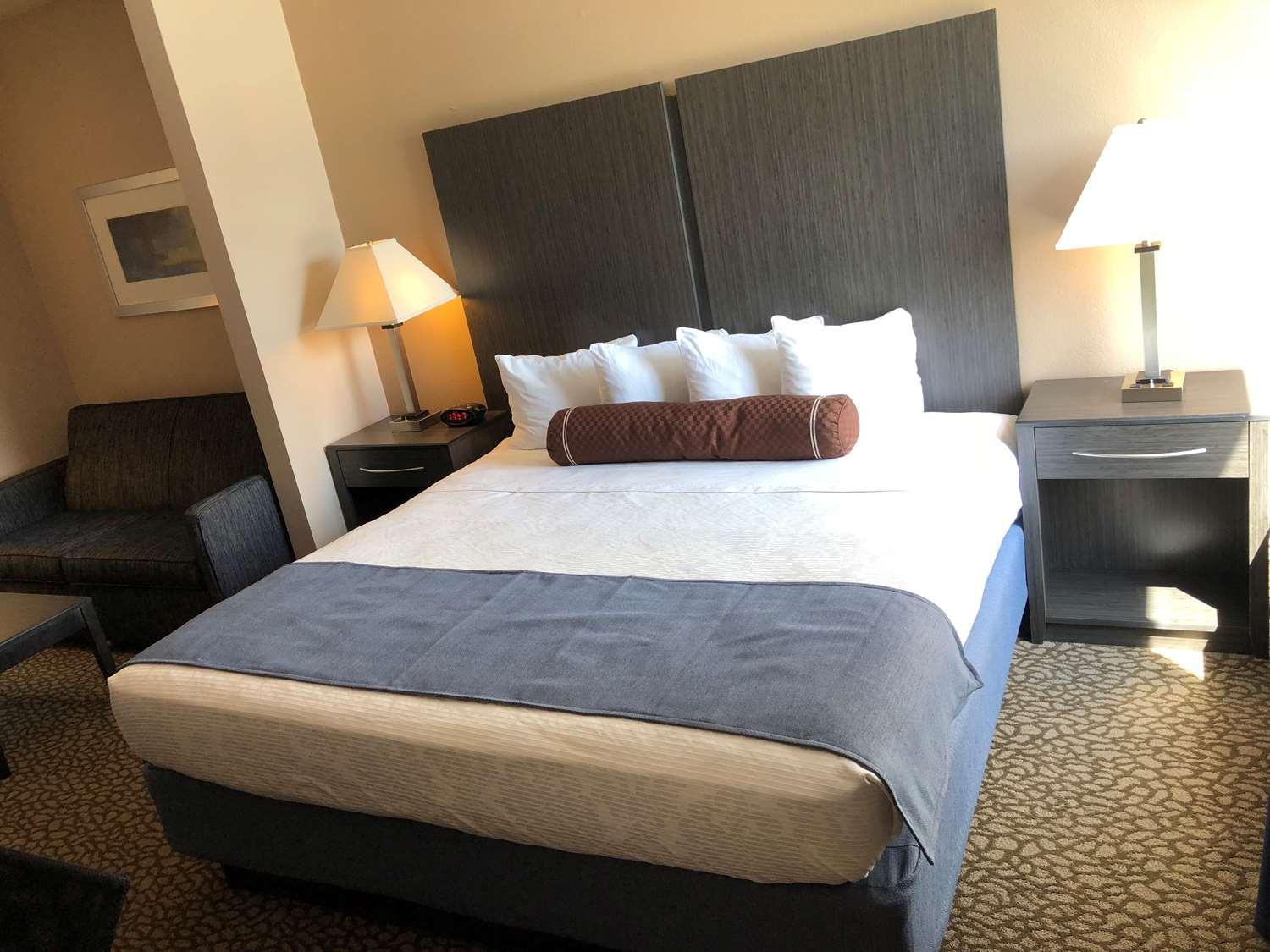 Best Western Plus Bradenton Hotel & Suites photo 34