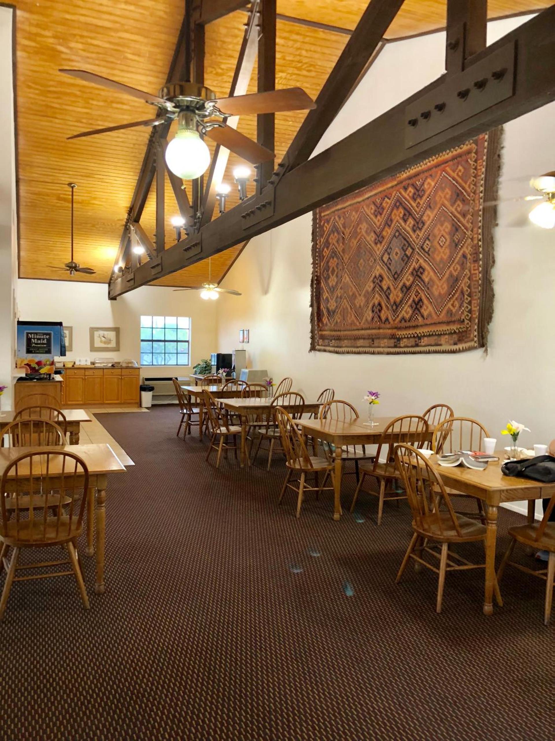 Windcrest Inn and Suites photo 86