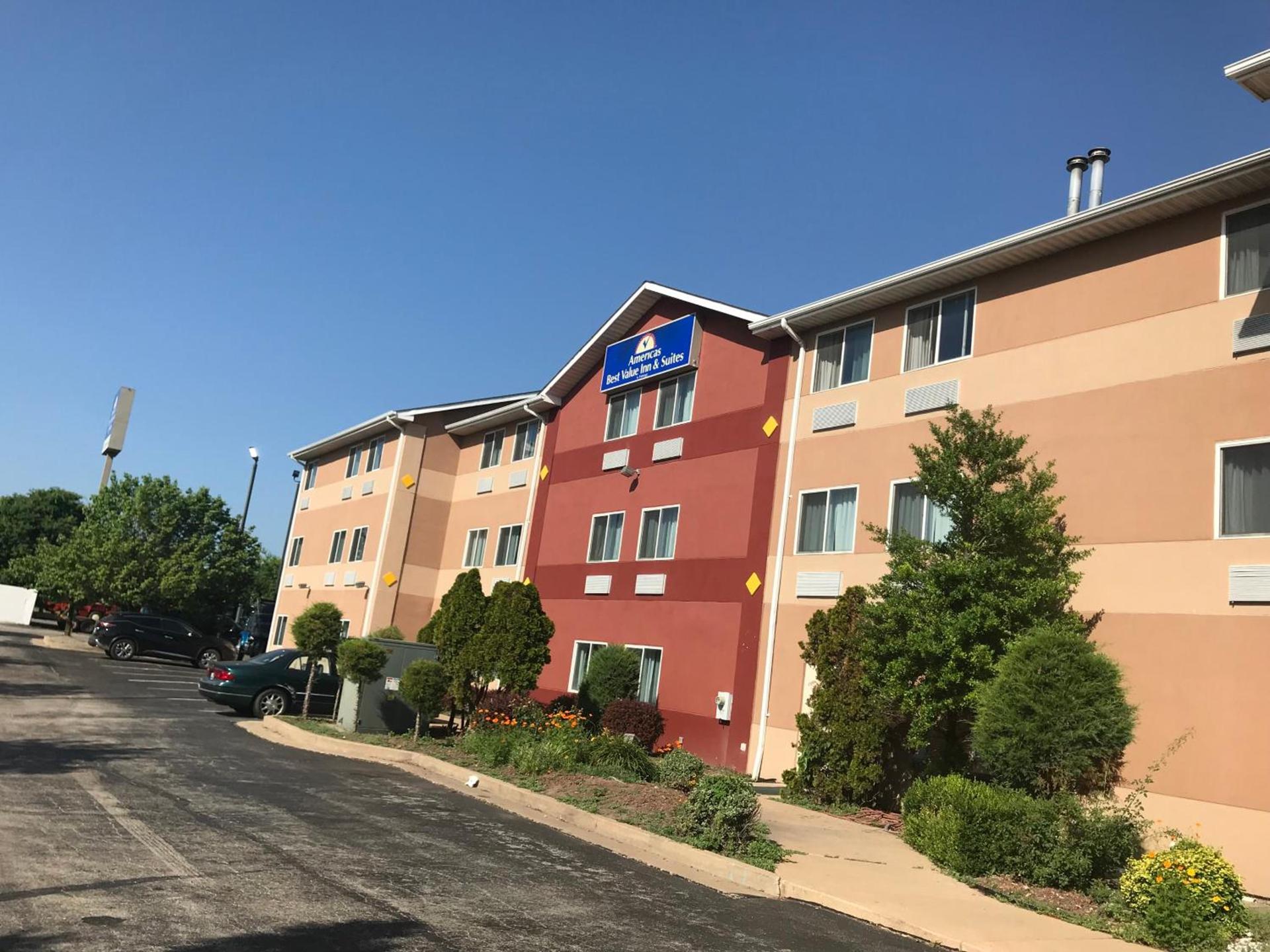 Americas Best Value Inn and Suites Saint Charles photo 4