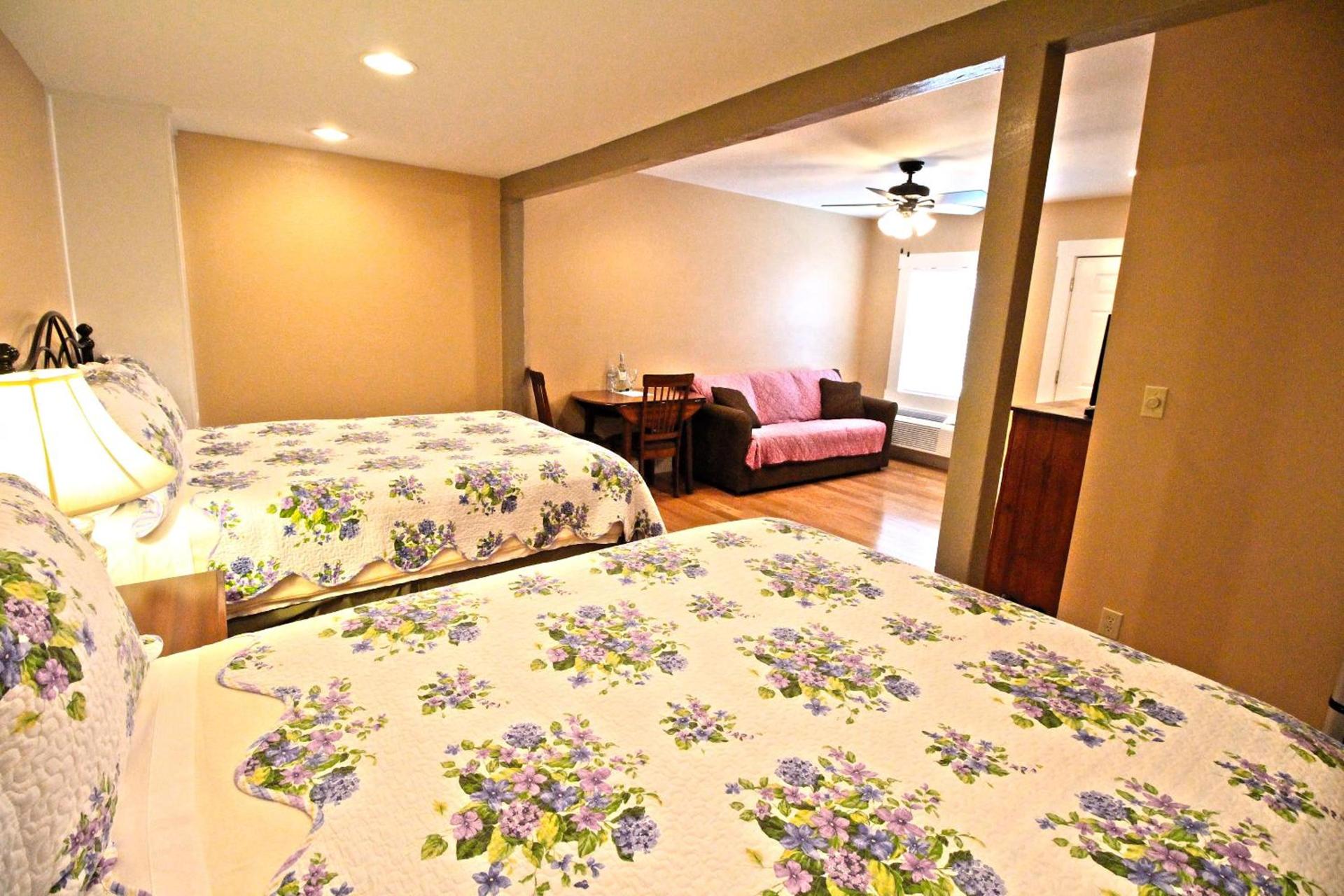 Peach Tree Inn & Suites photo 26