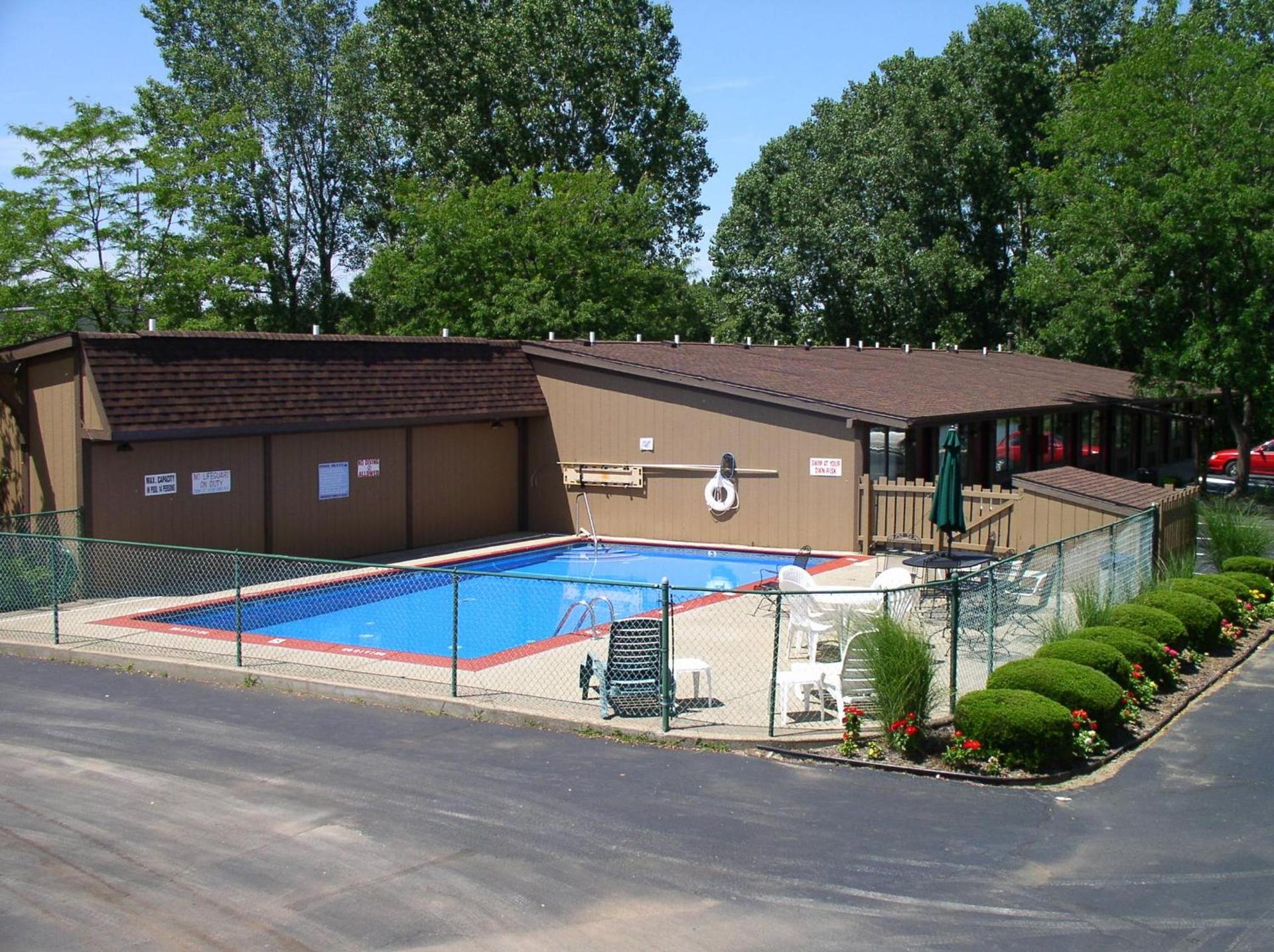 Arbor Inn of Historic Marshall photo 3