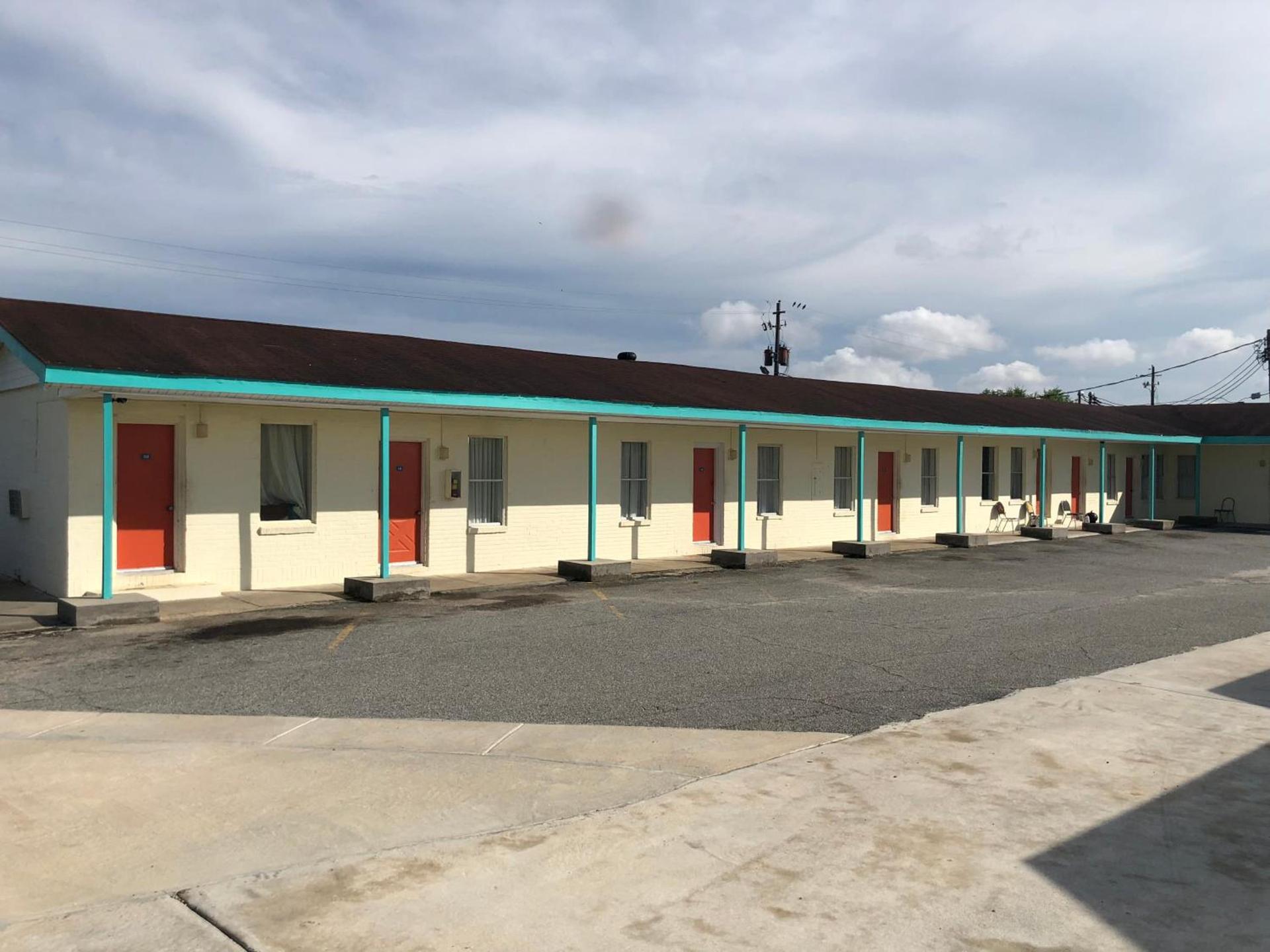Budget Inn photo 6
