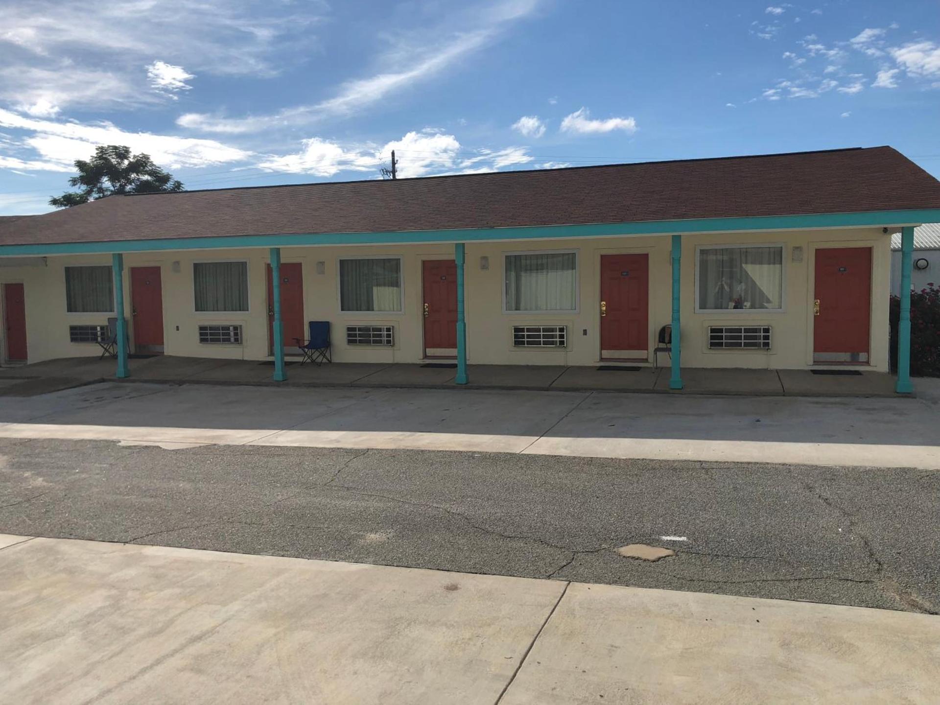 Budget Inn photo 3