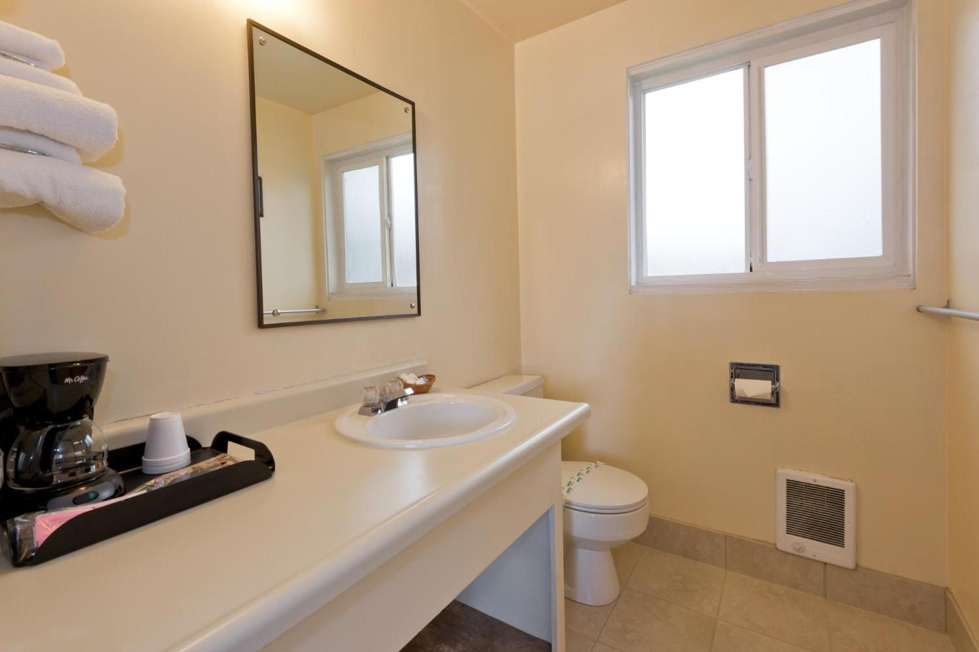 Riviera Inn photo 15