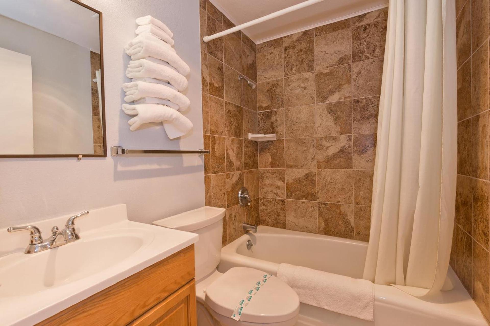 Riviera Inn photo 42