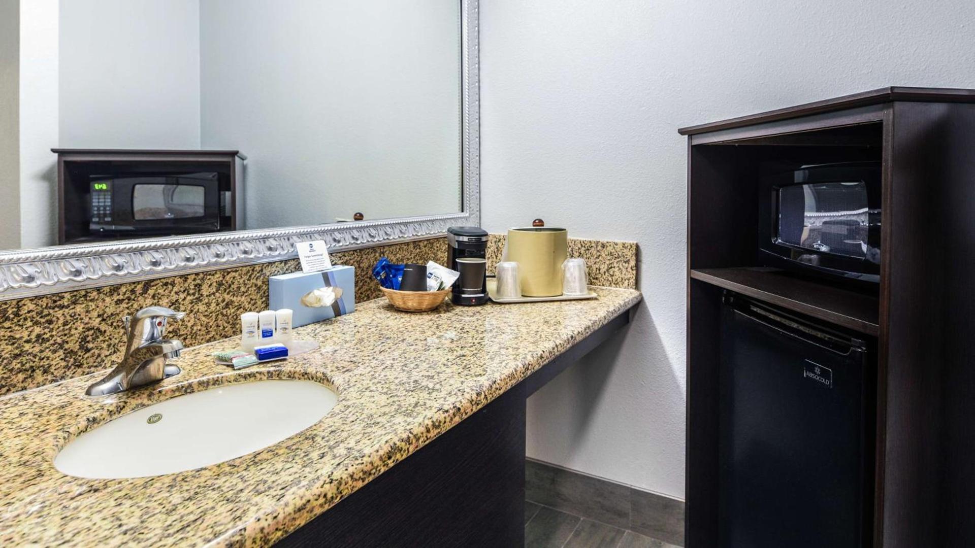 Best Western Desert Villa Inn photo 17