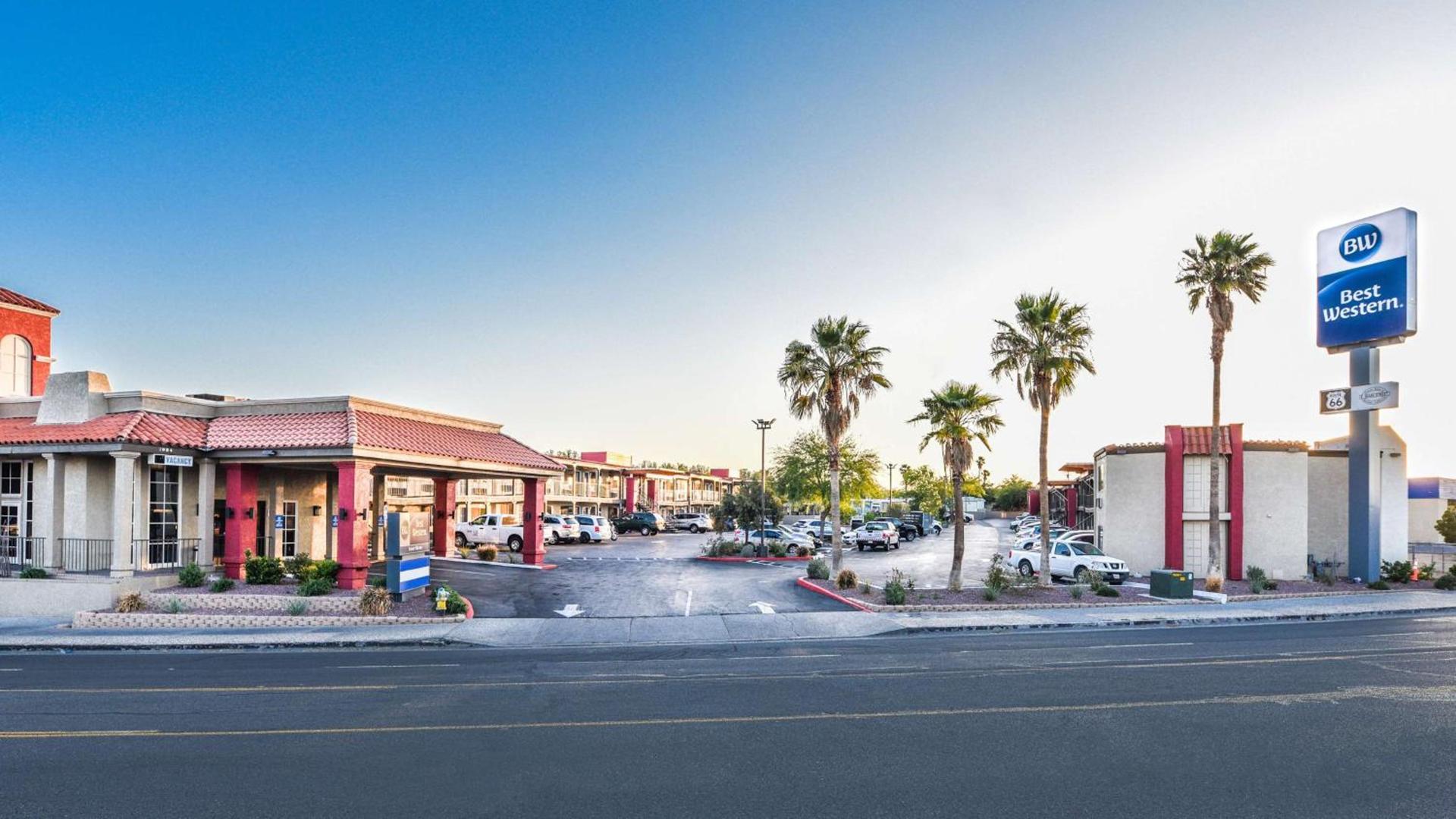 Best Western Desert Villa Inn photo 8