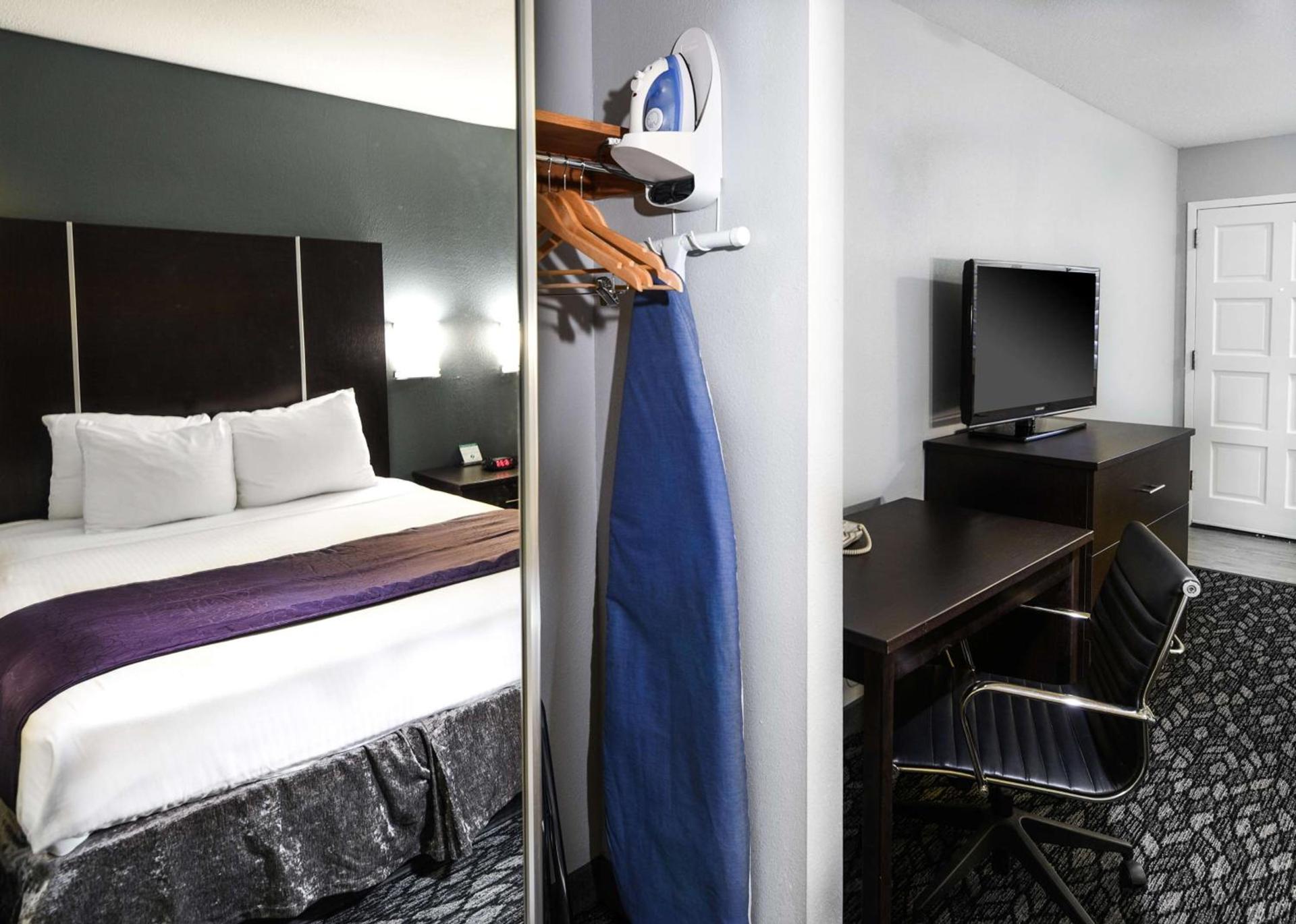 Best Western Desert Villa Inn photo 12