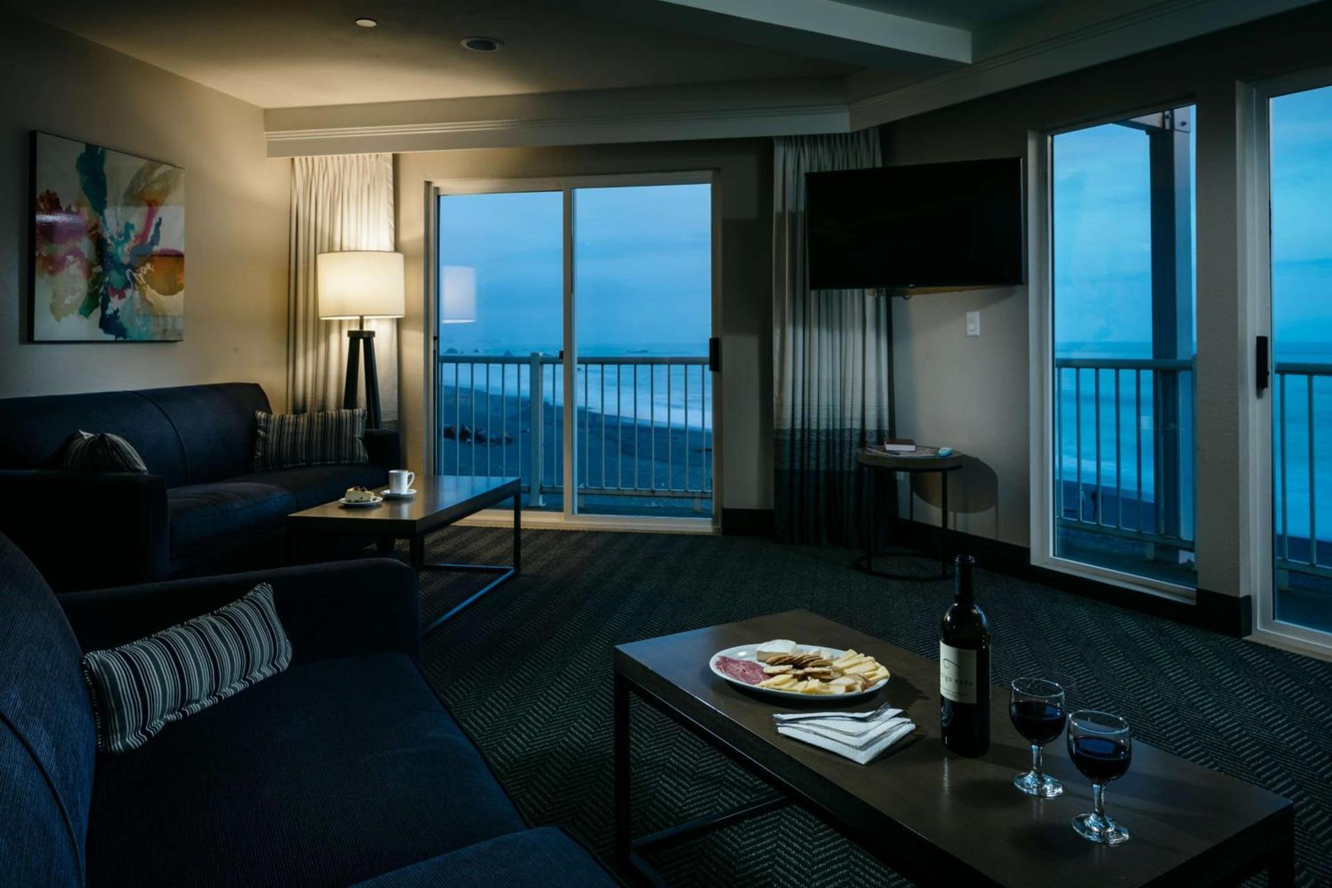Beachfront Inn photo 45
